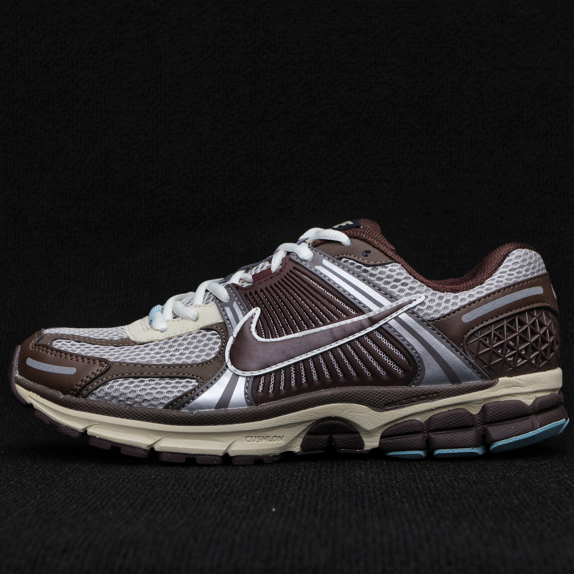 纯原 NK vomero 5 v5跑鞋 FD9920-022实拍如图NK vomero 5 v5跑鞋 F