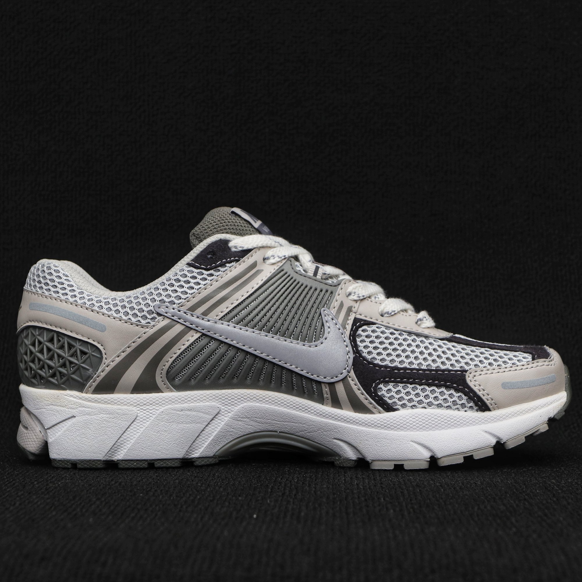纯原 NK vomero 5 v5跑鞋 亚麻灰 FD0791-012实拍如图NK vomero 5 v5