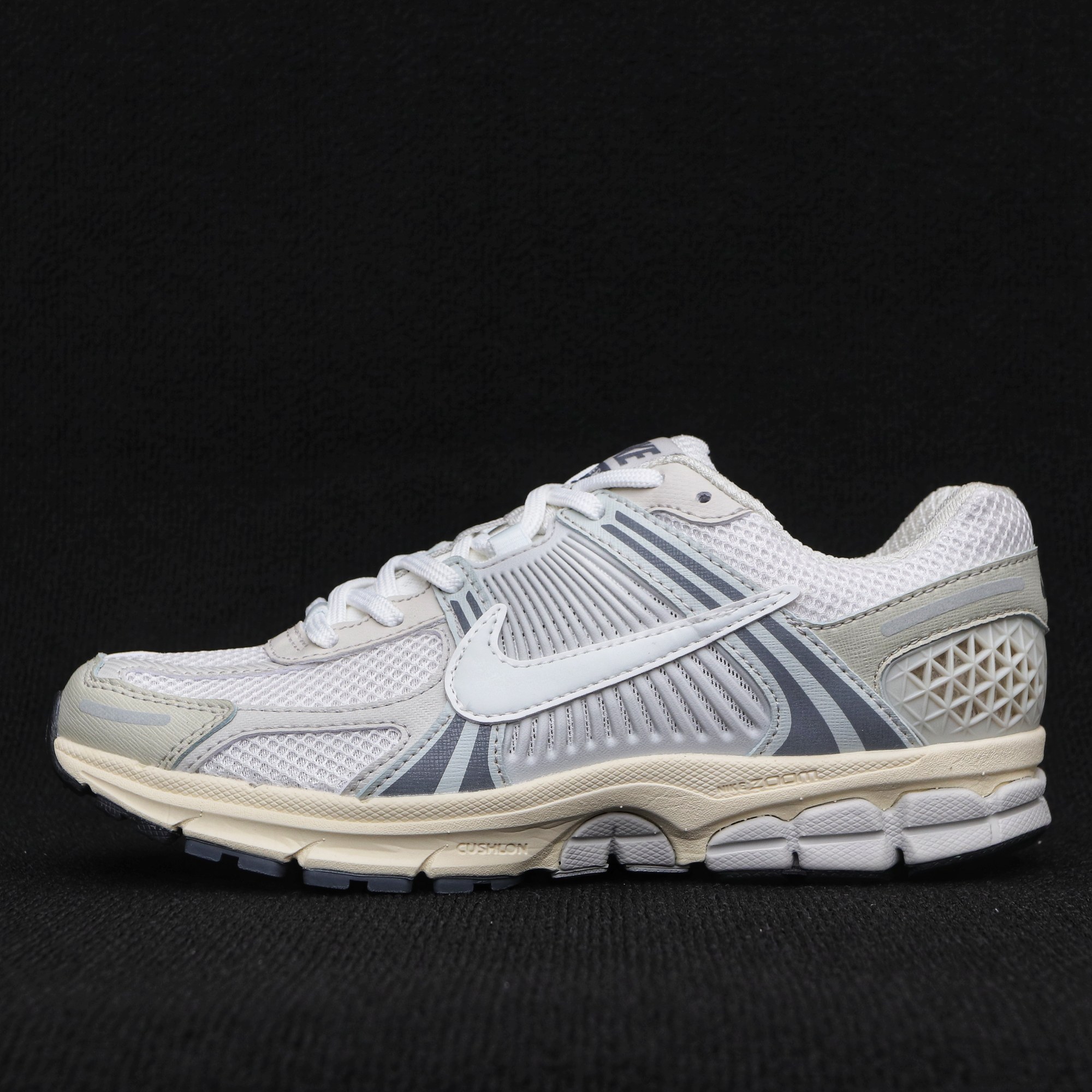 纯原 NK vomero 5 v5跑鞋 灰白 HF0731-007实拍如图NK vomero 5 v5跑
