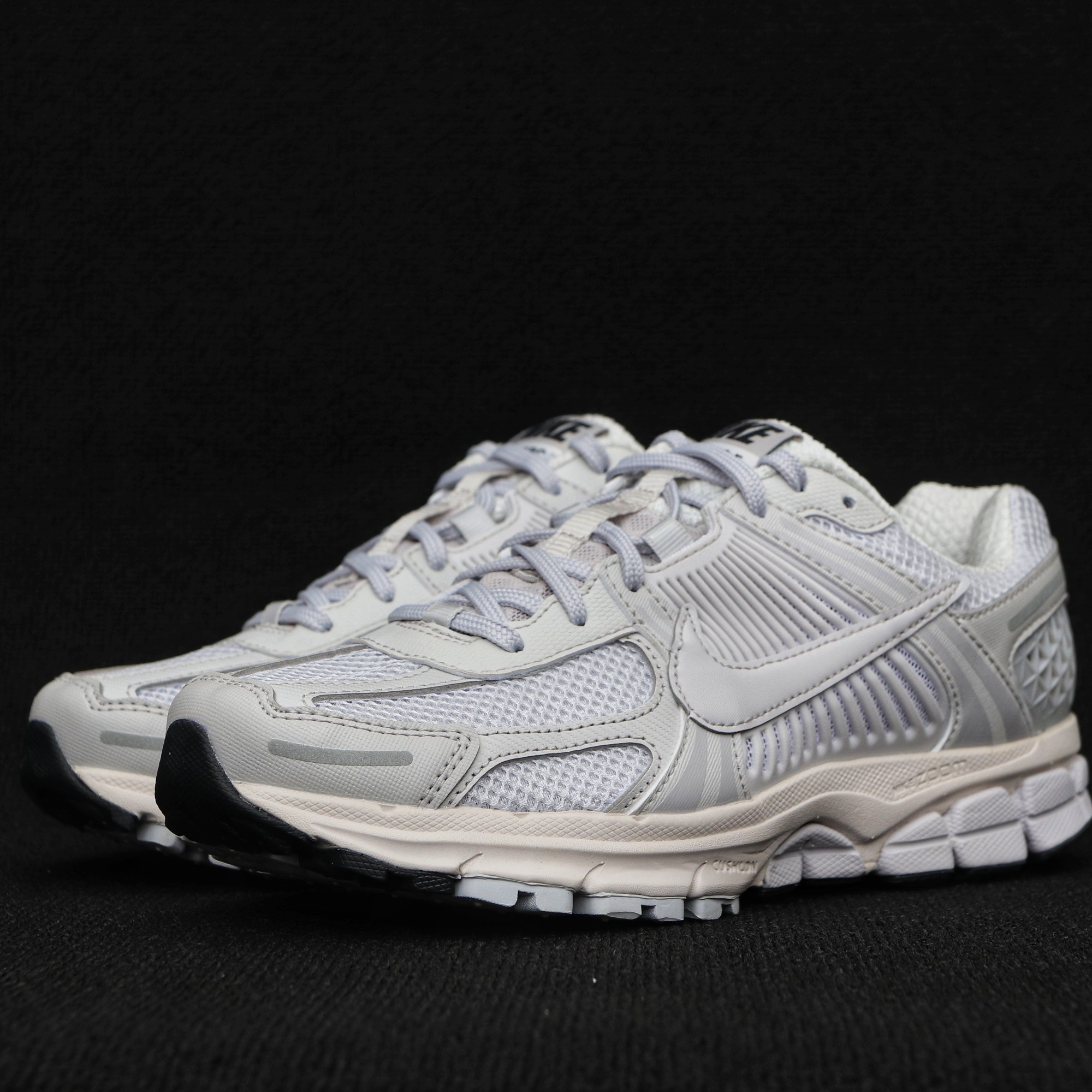 纯原 NK vomero 5 v5跑鞋 灰白BV1358-001 实拍如图NK vomero 5 v5跑
