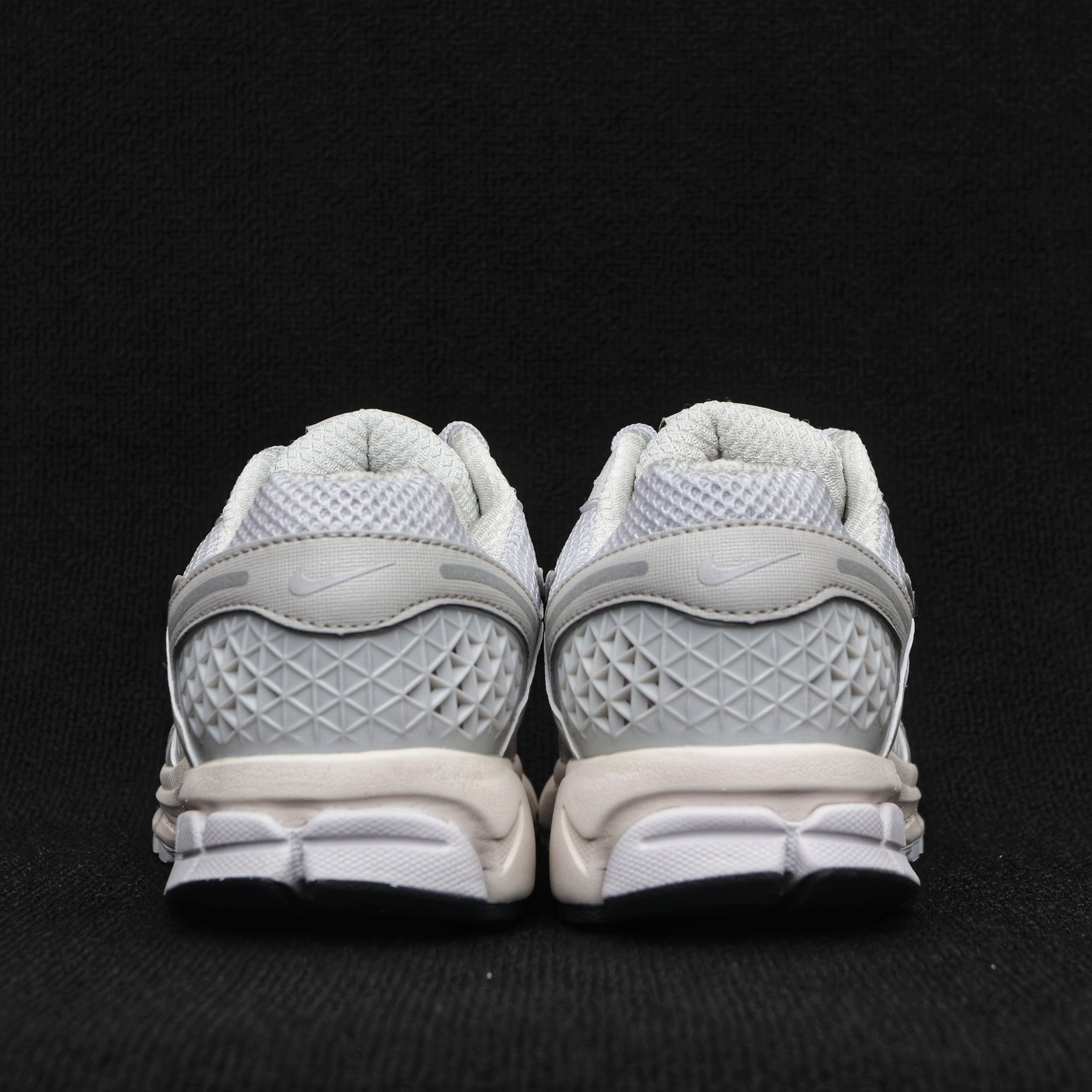 纯原 NK vomero 5 v5跑鞋 灰白BV1358-001 实拍如图NK vomero 5 v5跑