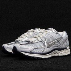 纯原 NK vomero 5 v5跑鞋 灰银FD0884-025 实拍如图NK vomero 5 v5跑 纯原 NK vomero 5 v5跑鞋 灰银FD0884-025 实拍如图NK vomero 5 v5跑