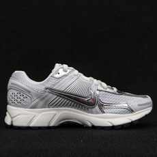 纯原 NK vomero 5 v5跑鞋 灰银FD0884-025 实拍如图NK vomero 5 v5跑 纯原 NK vomero 5 v5跑鞋 灰银FD0884-025 实拍如图NK vomero 5 v5跑