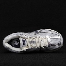 纯原 NK vomero 5 v5跑鞋 灰银FD0884-025 实拍如图NK vomero 5 v5跑 纯原 NK vomero 5 v5跑鞋 灰银FD0884-025 实拍如图NK vomero 5 v5跑