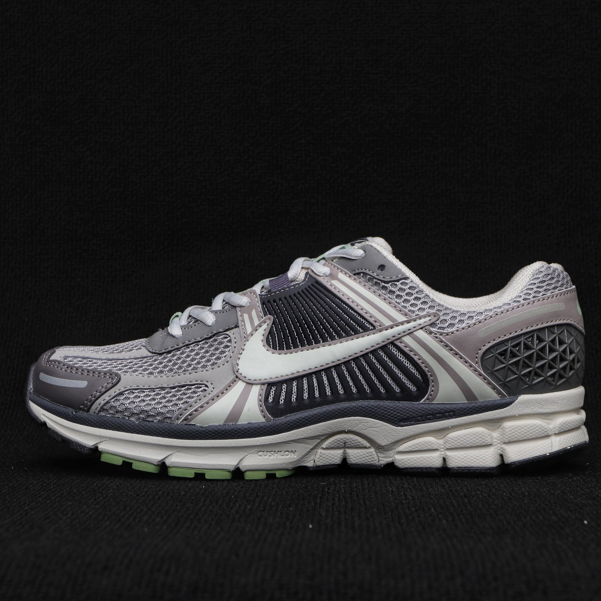纯原 NK vomero 5 v5跑鞋 草灰色 FB8825-001实拍如图NK vomero 5 v5