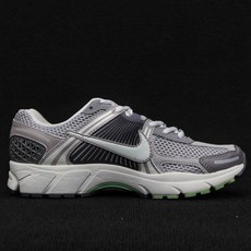 纯原 NK vomero 5 v5跑鞋 草灰色 FB8825-001实拍如图NK vomero 5 v5 纯原 NK vomero 5 v5跑鞋 草灰色 FB8825-001实拍如图NK vomero 5 v5