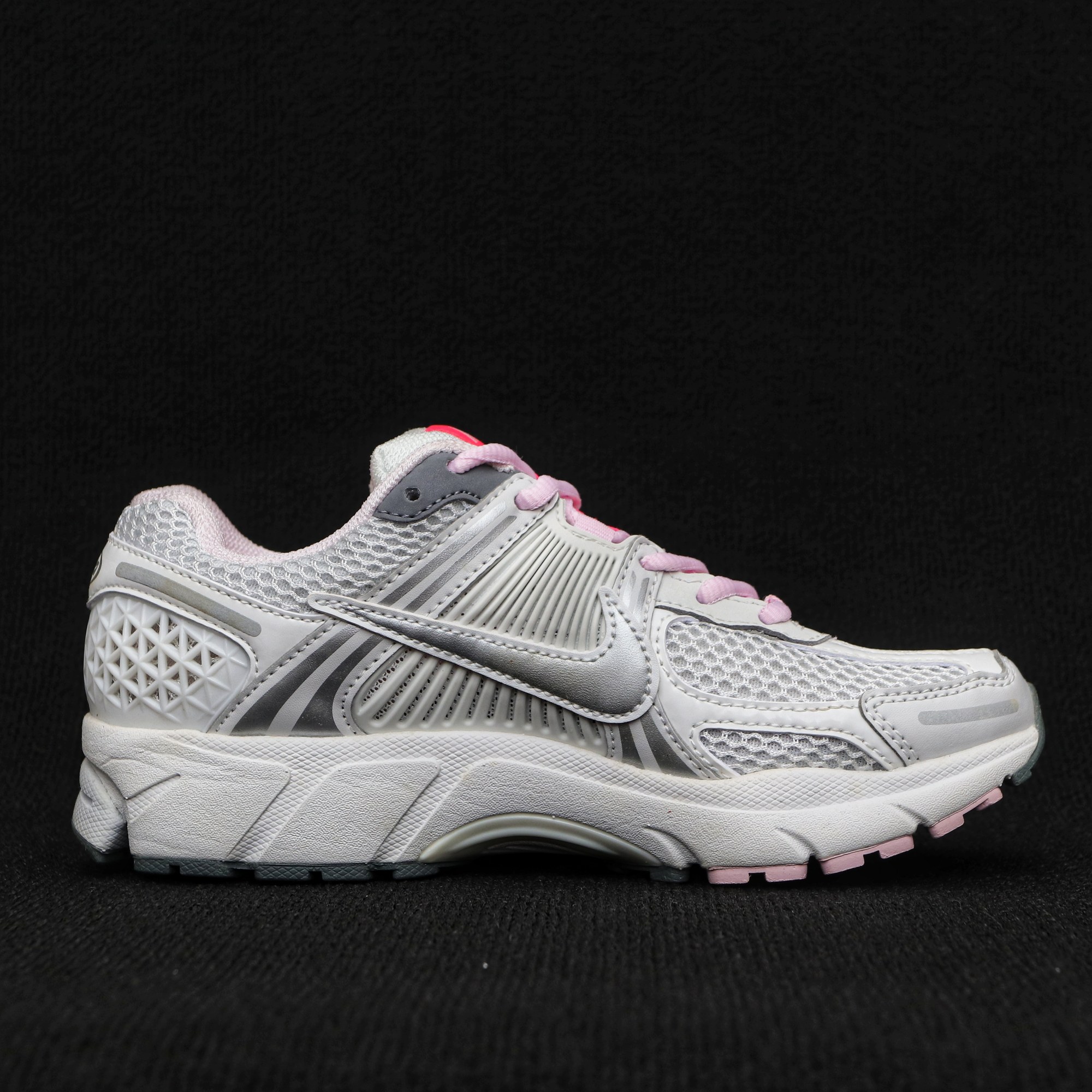 纯原 NK vomero 5 v5跑鞋白粉灰FN3695-001实拍如图NK vomero 5 v5跑鞋