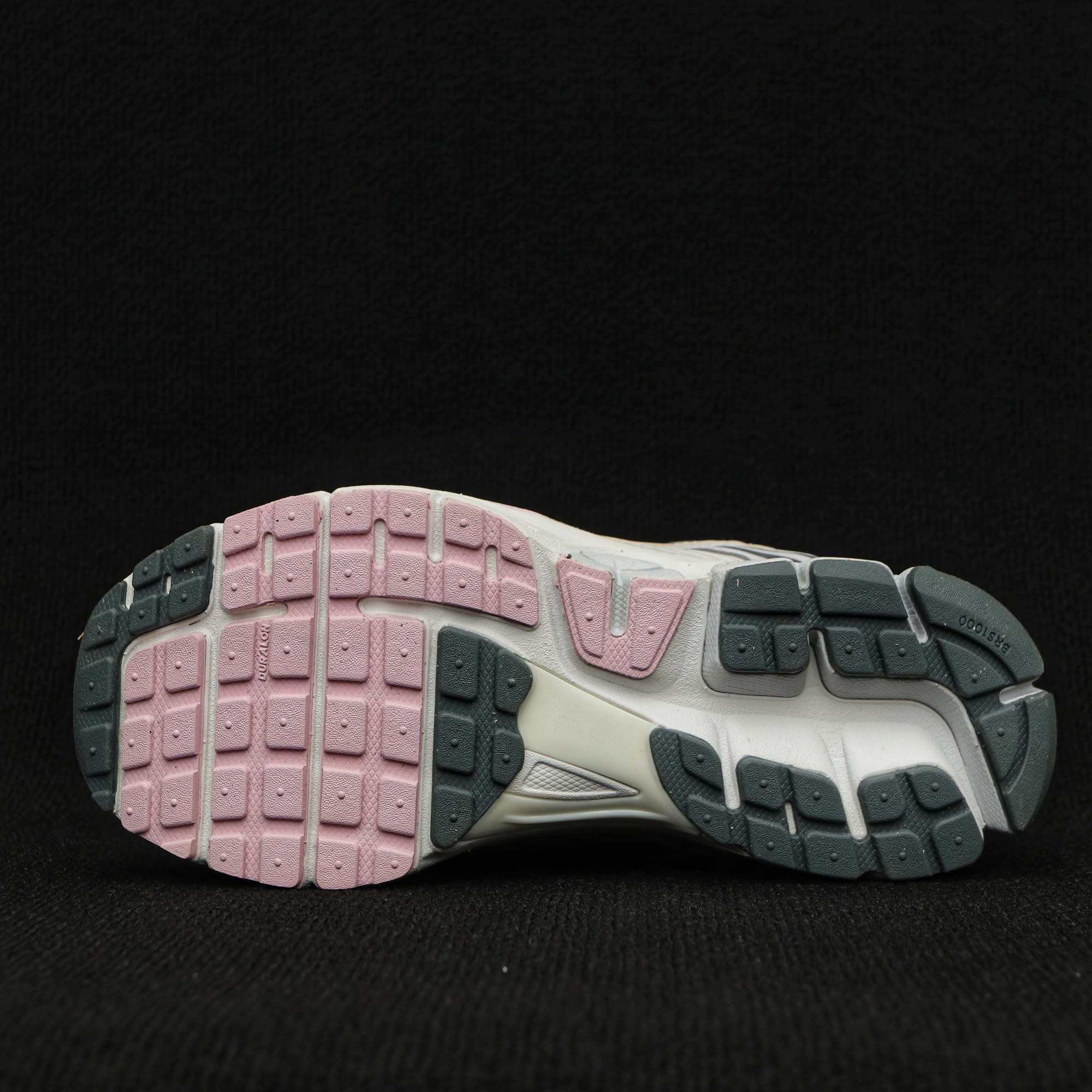 纯原 NK vomero 5 v5跑鞋白粉灰FN3695-001实拍如图NK vomero 5 v5跑鞋