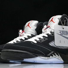 纯原Air Jordan 5 “Black Metallic Reimagined”复刻黑银色 HF39 纯原Air Jordan 5 “Black Metallic Reimagined”复刻黑银色 HF39