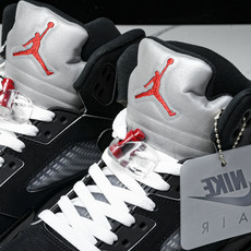 纯原Air Jordan 5 “Black Metallic Reimagined”复刻黑银色 HF39 纯原Air Jordan 5 “Black Metallic Reimagined”复刻黑银色 HF39