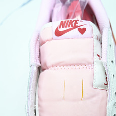 纯原Travis Scott x Air Jordan 1 Low OG AJ1 乔1倒勾低帮 IQ76 纯原Travis Scott x Air Jordan 1 Low OG AJ1 乔1倒勾低帮 IQ76