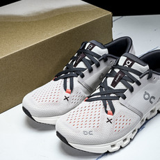 纯原 On昂跑 Cloud X4 舒适透气支撑 训练跑步鞋2026新品3ME #YZ014市场最高版 区 纯原 On昂跑 Cloud X4 舒适透气支撑 训练跑步鞋2026新品3ME #YZ014市场最高版 区