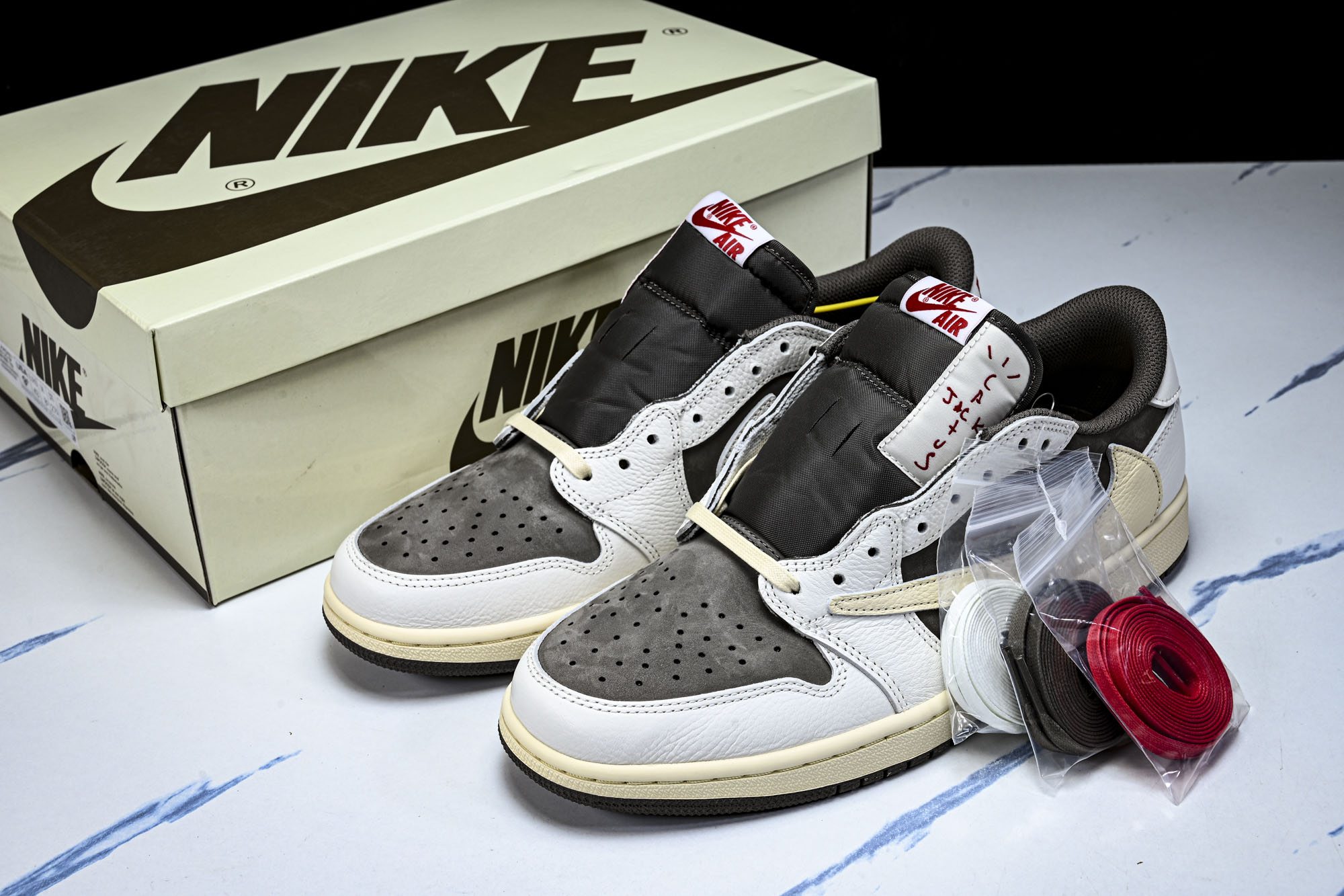 纯原 Travis Scott x Air Jordan 1 Reverse Mocha 联名倒钩摩卡棕