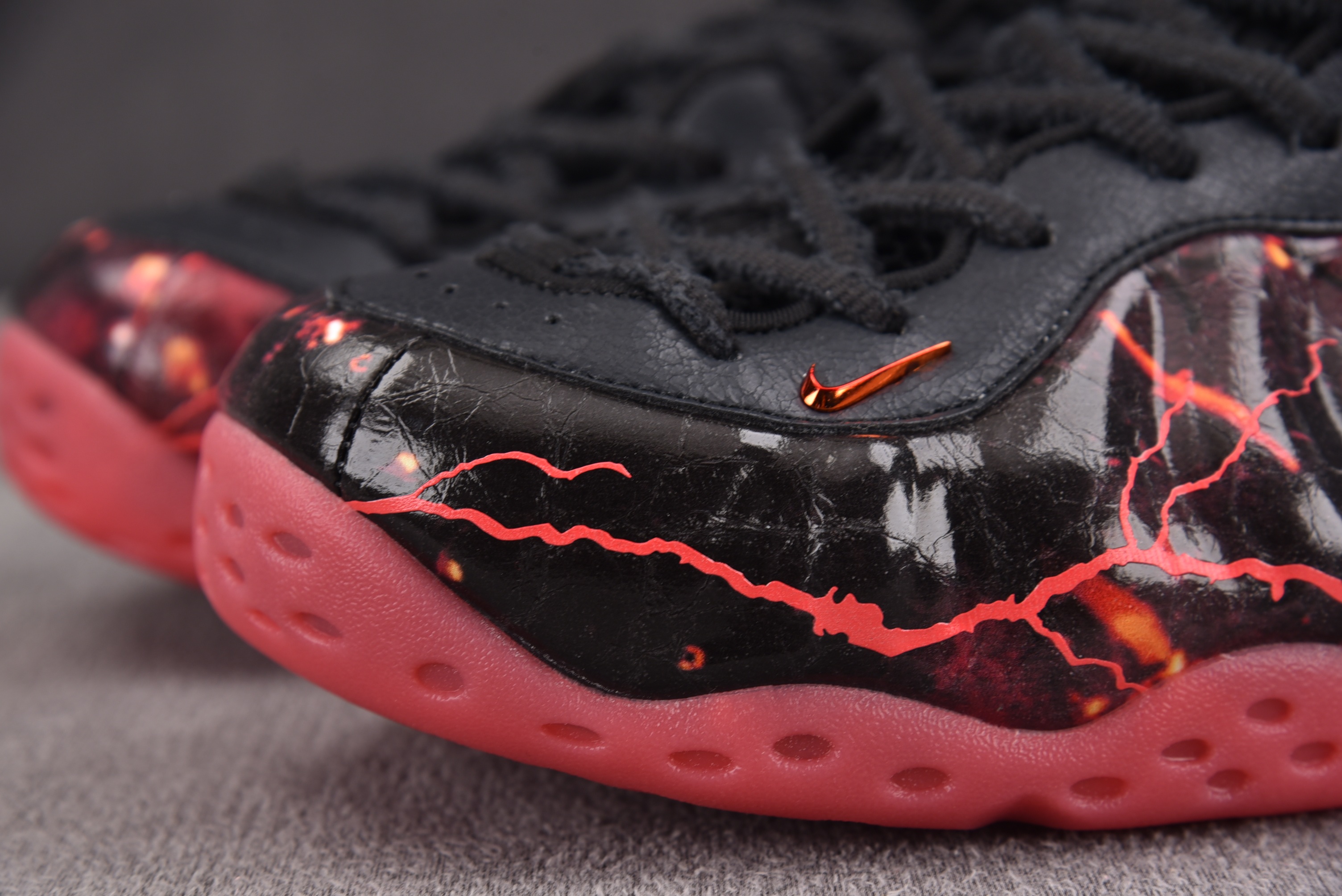 NK Air Foamposite One Stranger Things 怪奇物语喷泡 IR7336-
