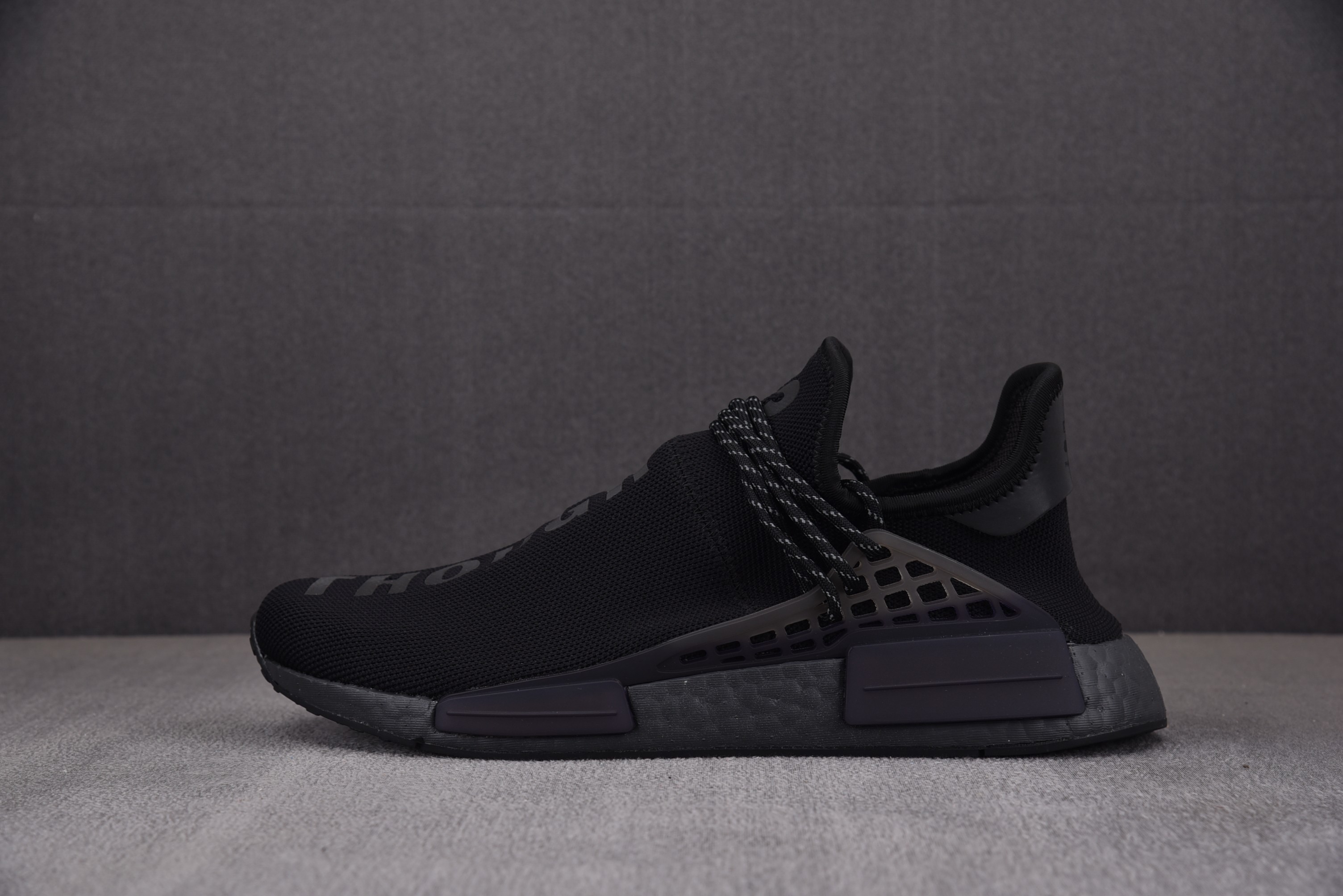 纯原 Pharrell Williams x AD Originals NMD Human Race“Triple Bl 纯原 Pharrell Williams x AD Originals NMD Human Race“Triple Bl