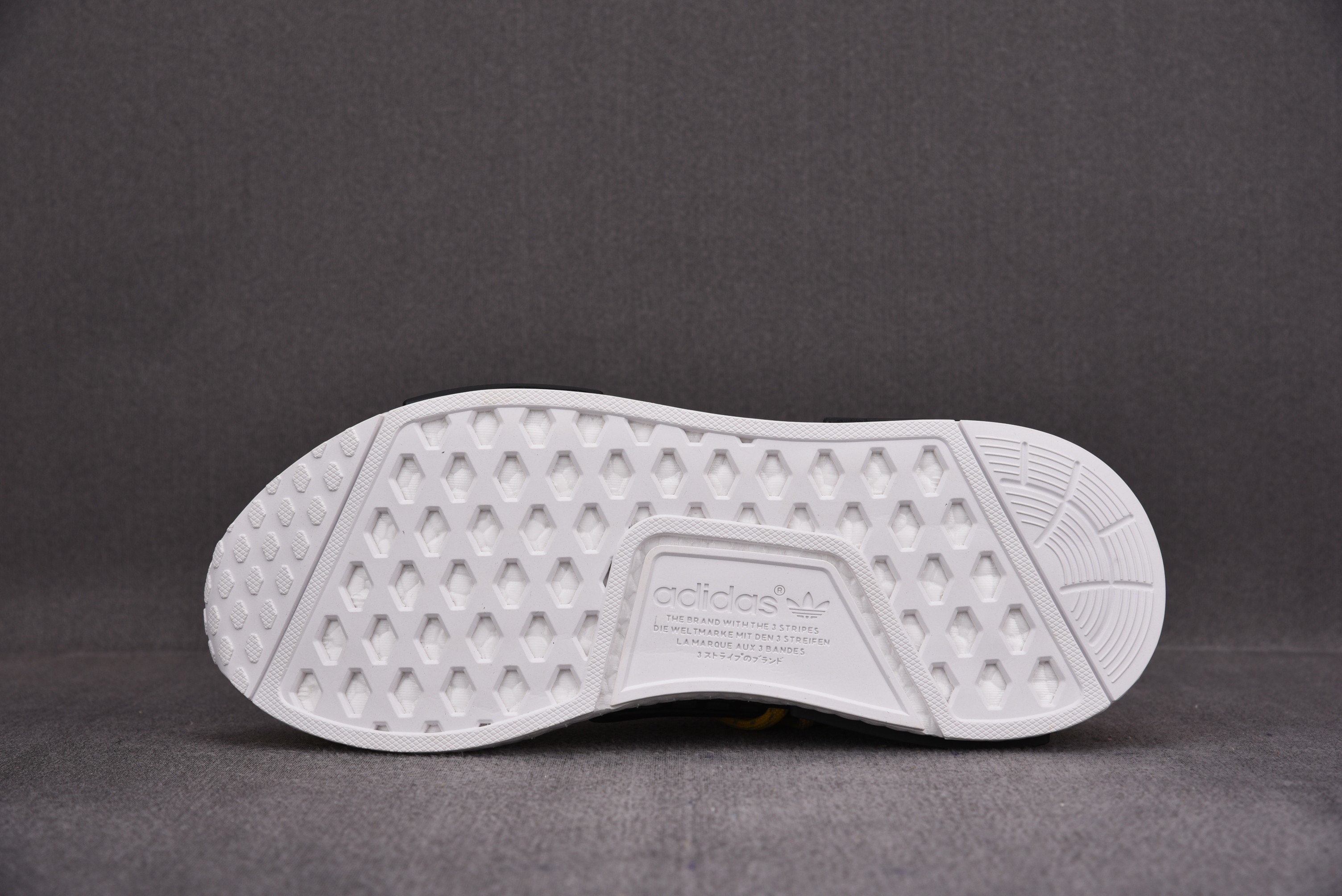 纯原 Pharrell Williams x Adida NMD HU 菲董黄 联名 BB0619 尺寸：40 40.5