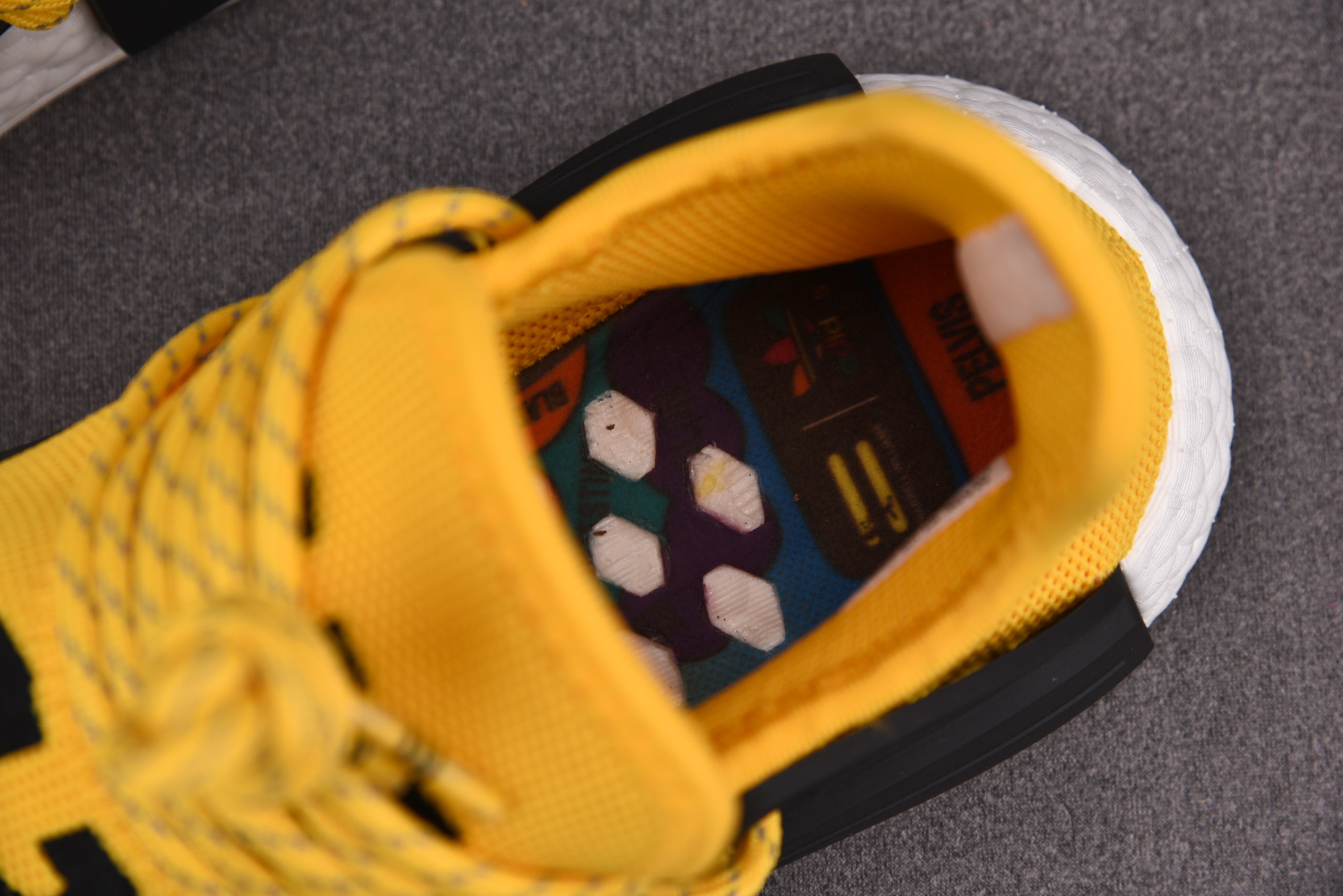 纯原 Pharrell Williams x Adida NMD HU 菲董黄 联名 BB0619 尺寸：40 40.5