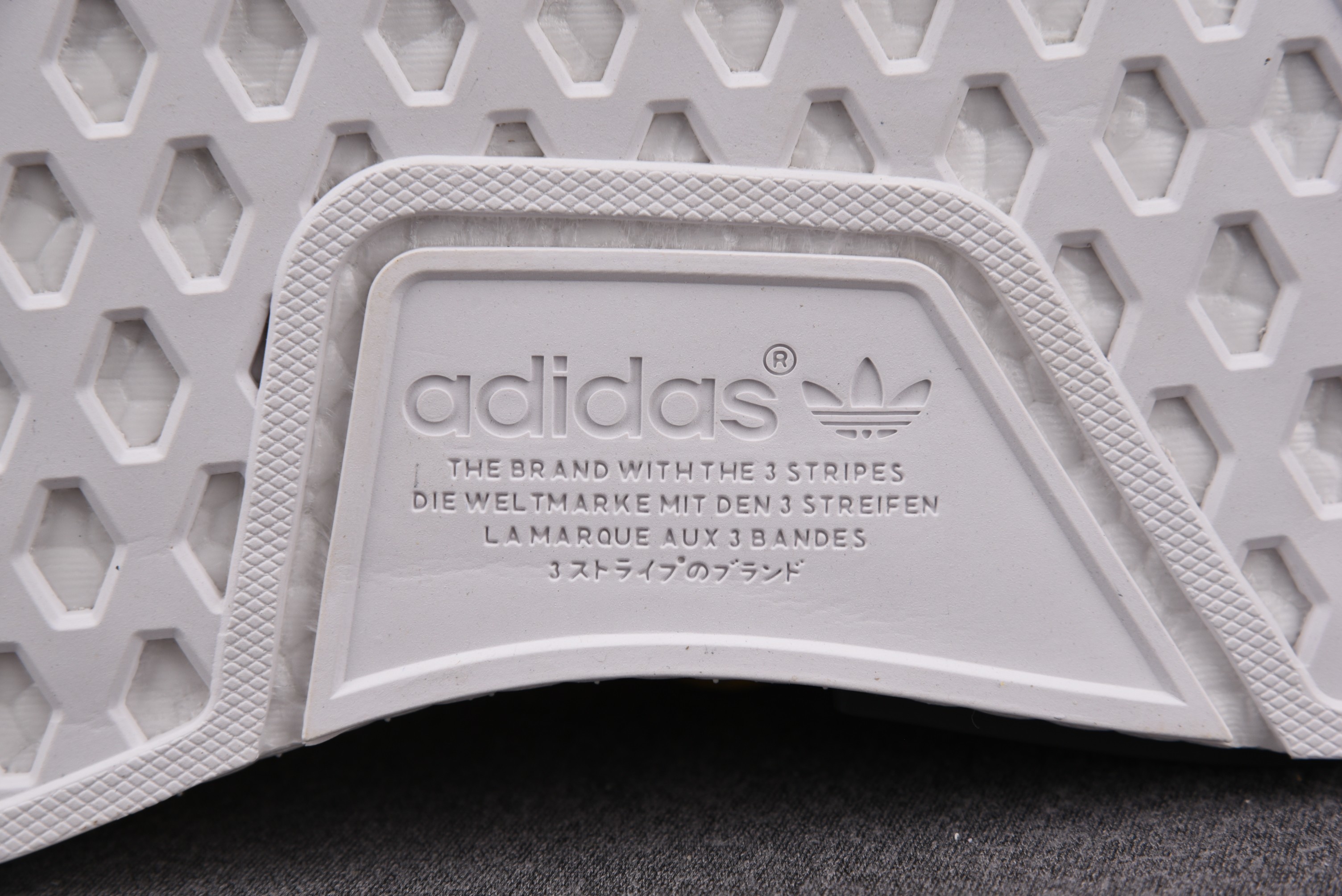 纯原 Pharrell Williams x Adida NMD HU 菲董黄 联名 BB0619 尺寸：40 40.5