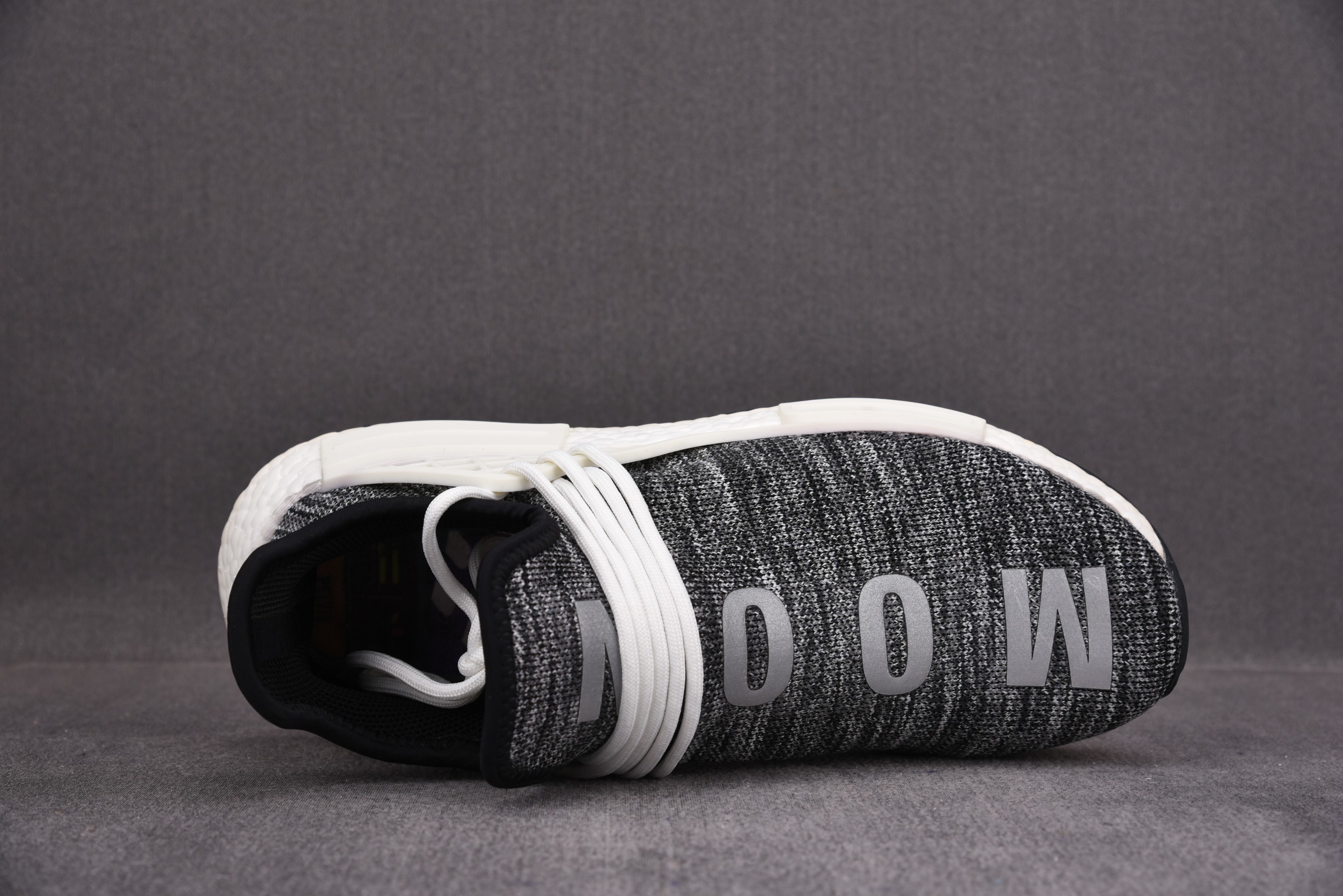 纯原 Pharrell x ad NMD Hu Trail Core 黑色 鞋履白色 AC7359 尺寸：40 40.5