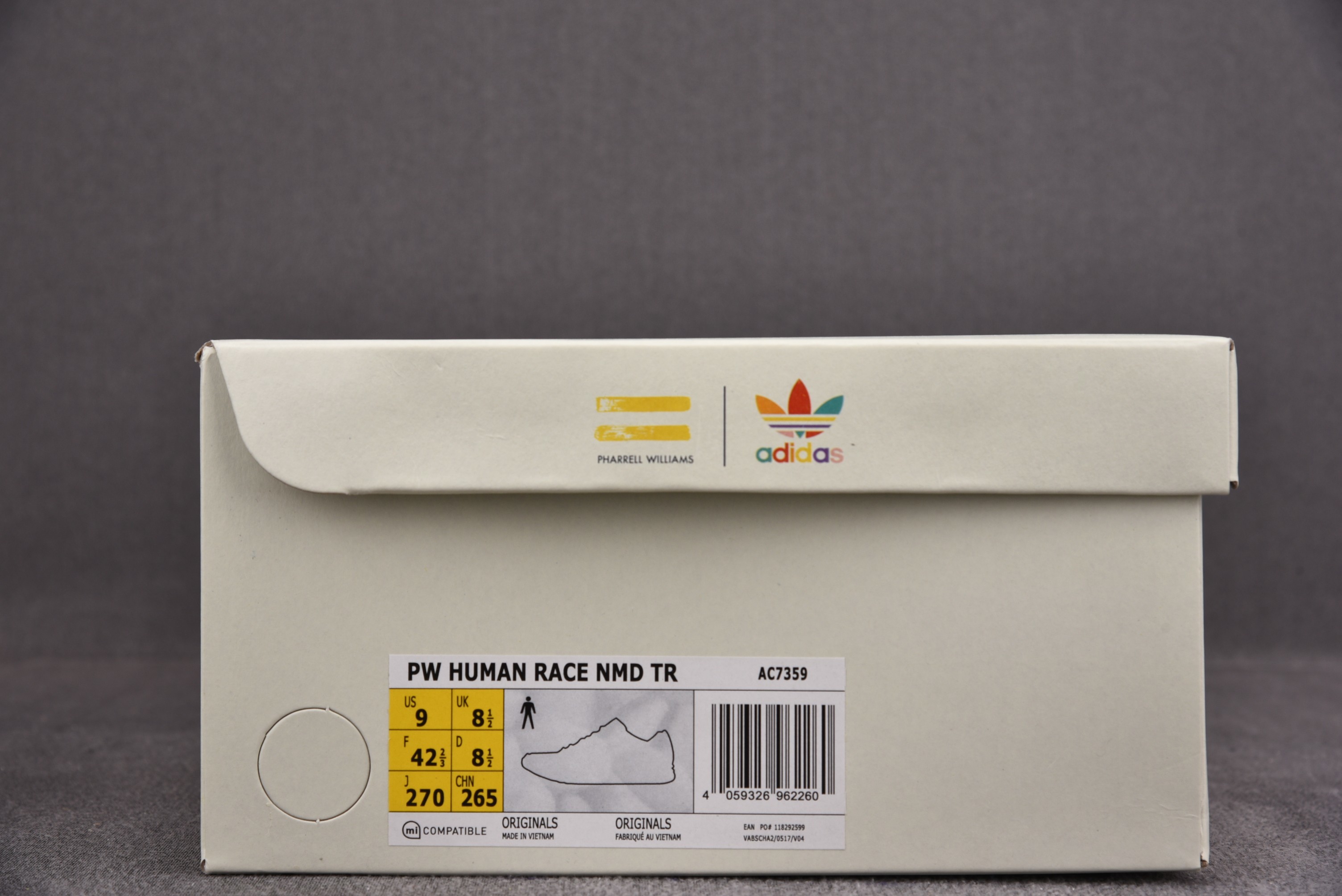纯原 Pharrell x ad NMD Hu Trail Core 黑色 鞋履白色 AC7359 尺寸：40 40.5
