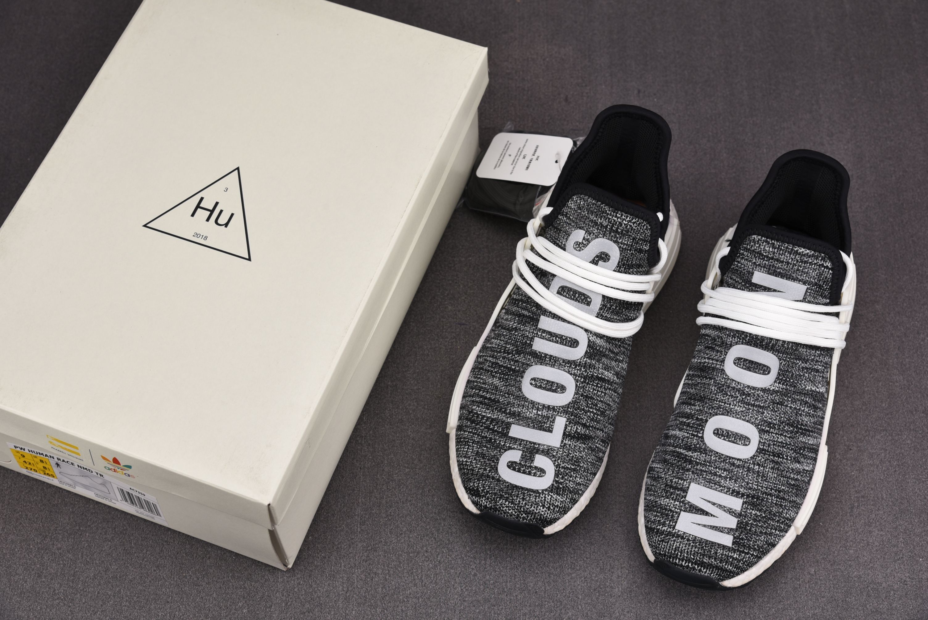 纯原 Pharrell x ad NMD Hu Trail Core 黑色 鞋履白色 AC7359 尺寸：40 40.5