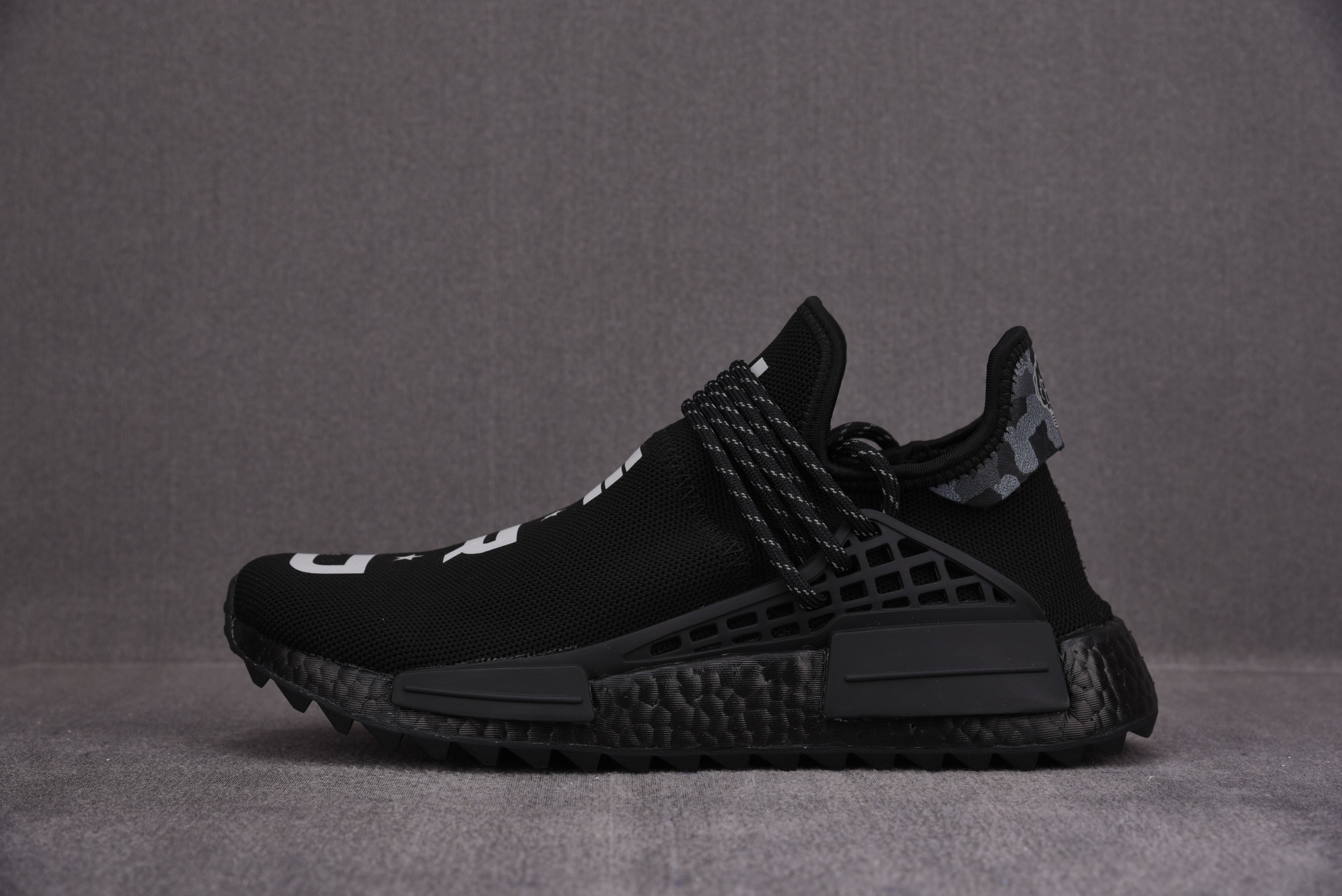 纯原 Pharrell x ad NMD HU Trail NERD 黑色 BB7603 尺寸：40 40.5 41 4