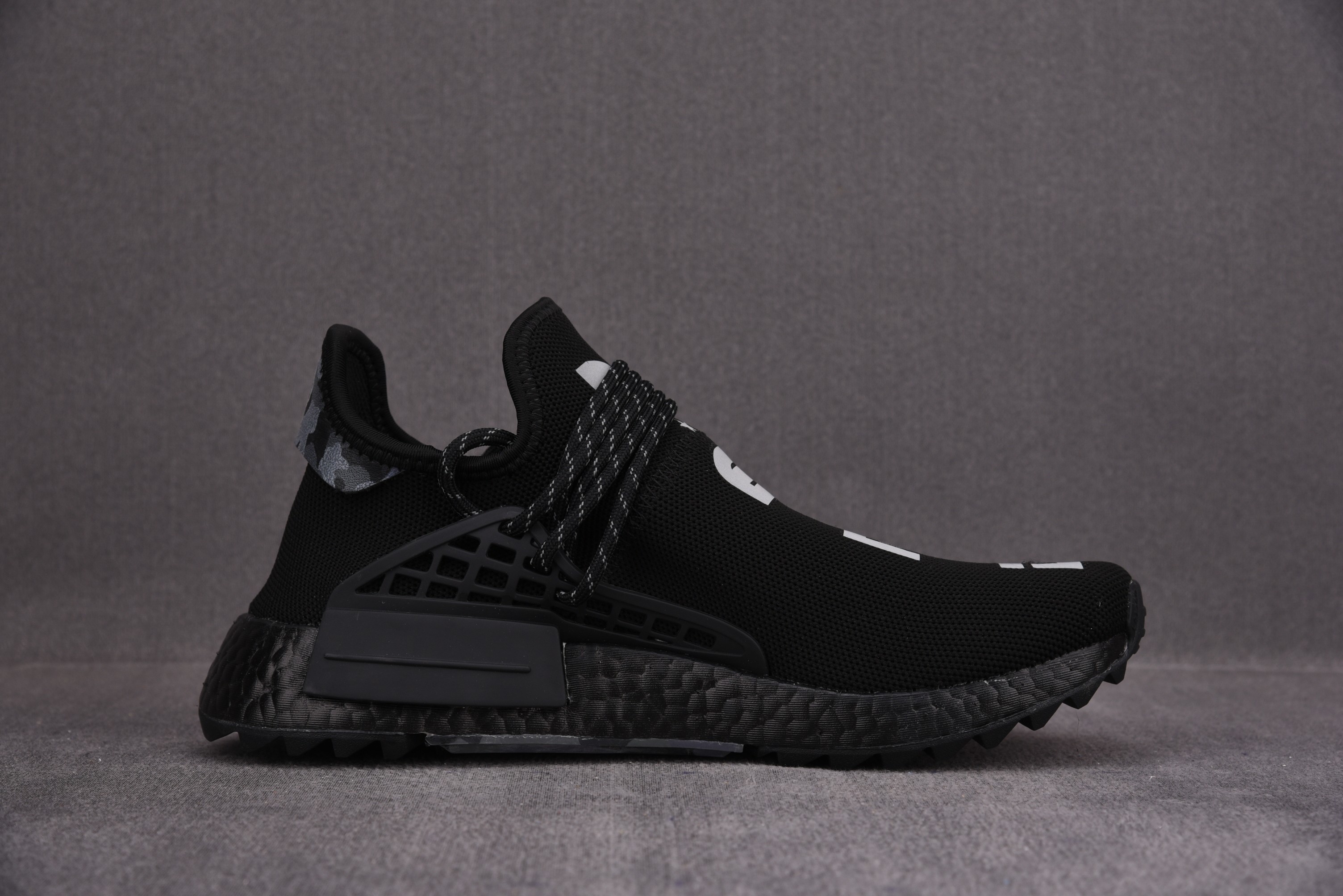 纯原 Pharrell x ad NMD HU Trail NERD 黑色 BB7603 尺寸：40 40.5 41 4
