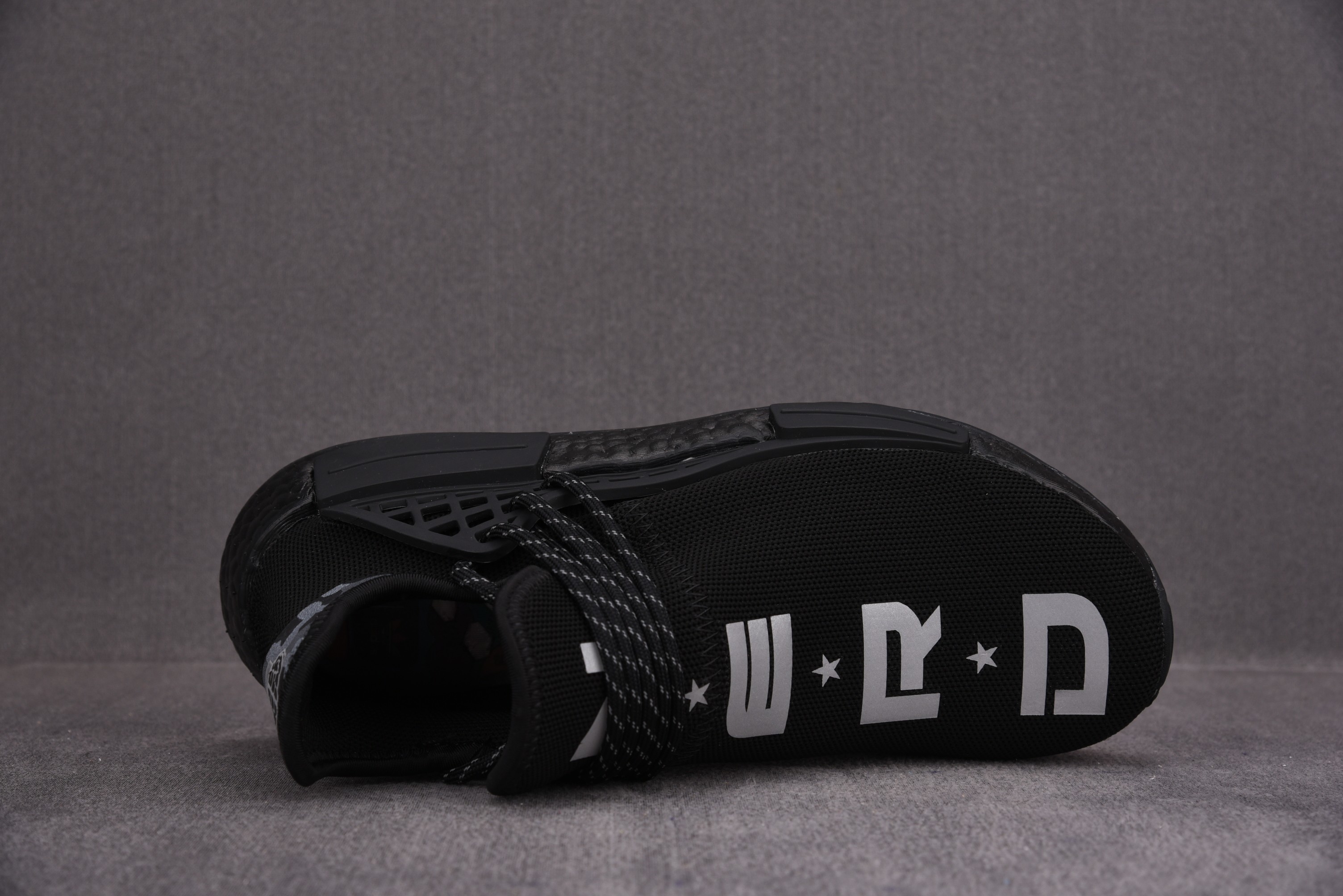 纯原 Pharrell x ad NMD HU Trail NERD 黑色 BB7603 尺寸：40 40.5 41 4