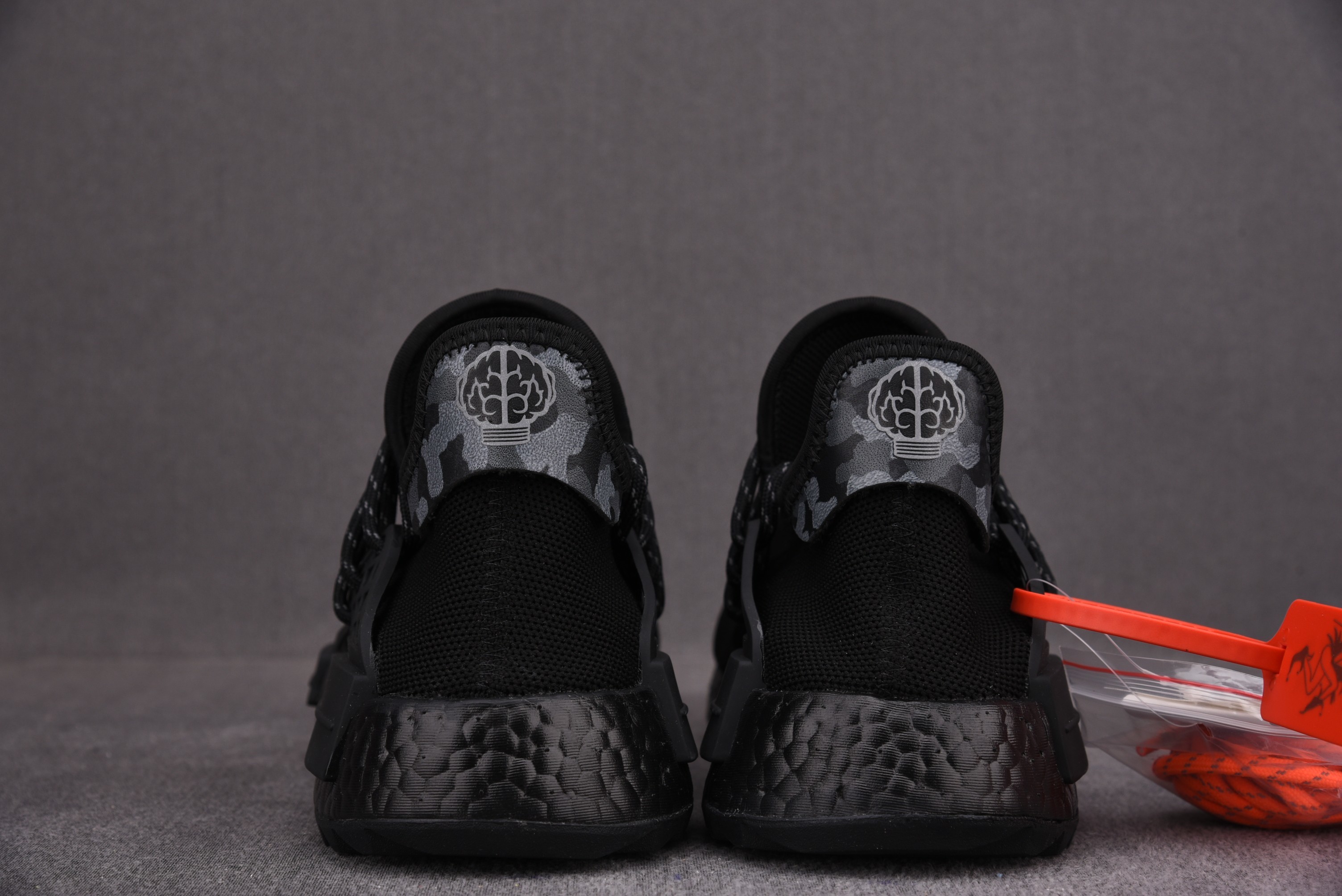 纯原 Pharrell x ad NMD HU Trail NERD 黑色 BB7603 尺寸：40 40.5 41 4