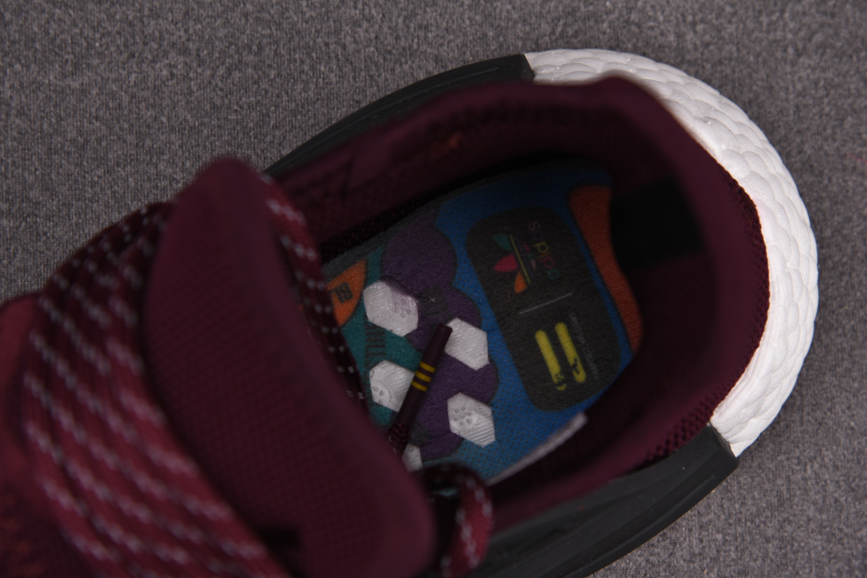 纯原 Pharrell x ad NMD HU ‘Noble Crimson’ 菲董联名 深红 BB0617 尺寸：40