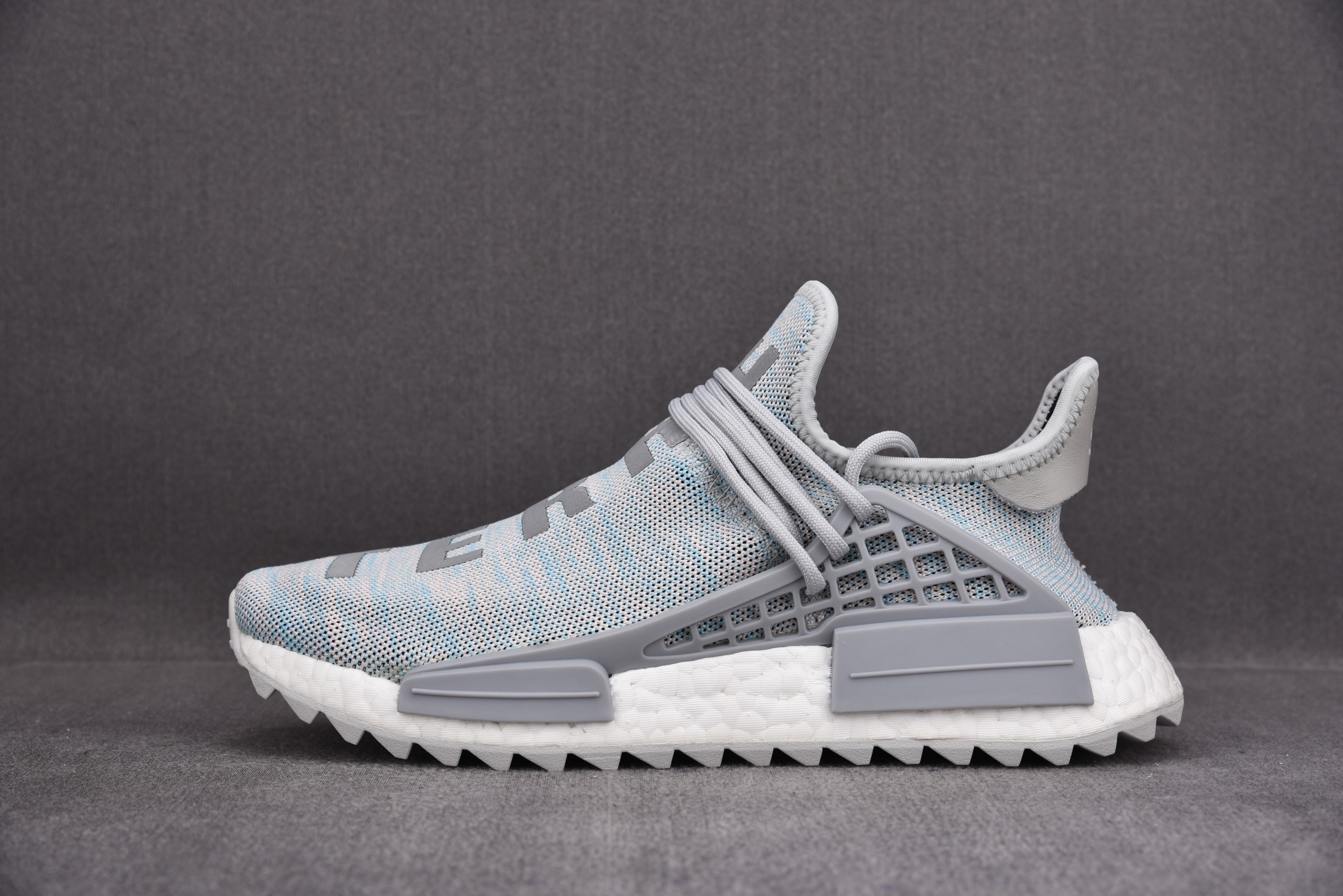 纯原 Pharrell x ad NMD HU 淡蓝 灰 AC7358 尺寸：40 40.5 41 42 42.5 43