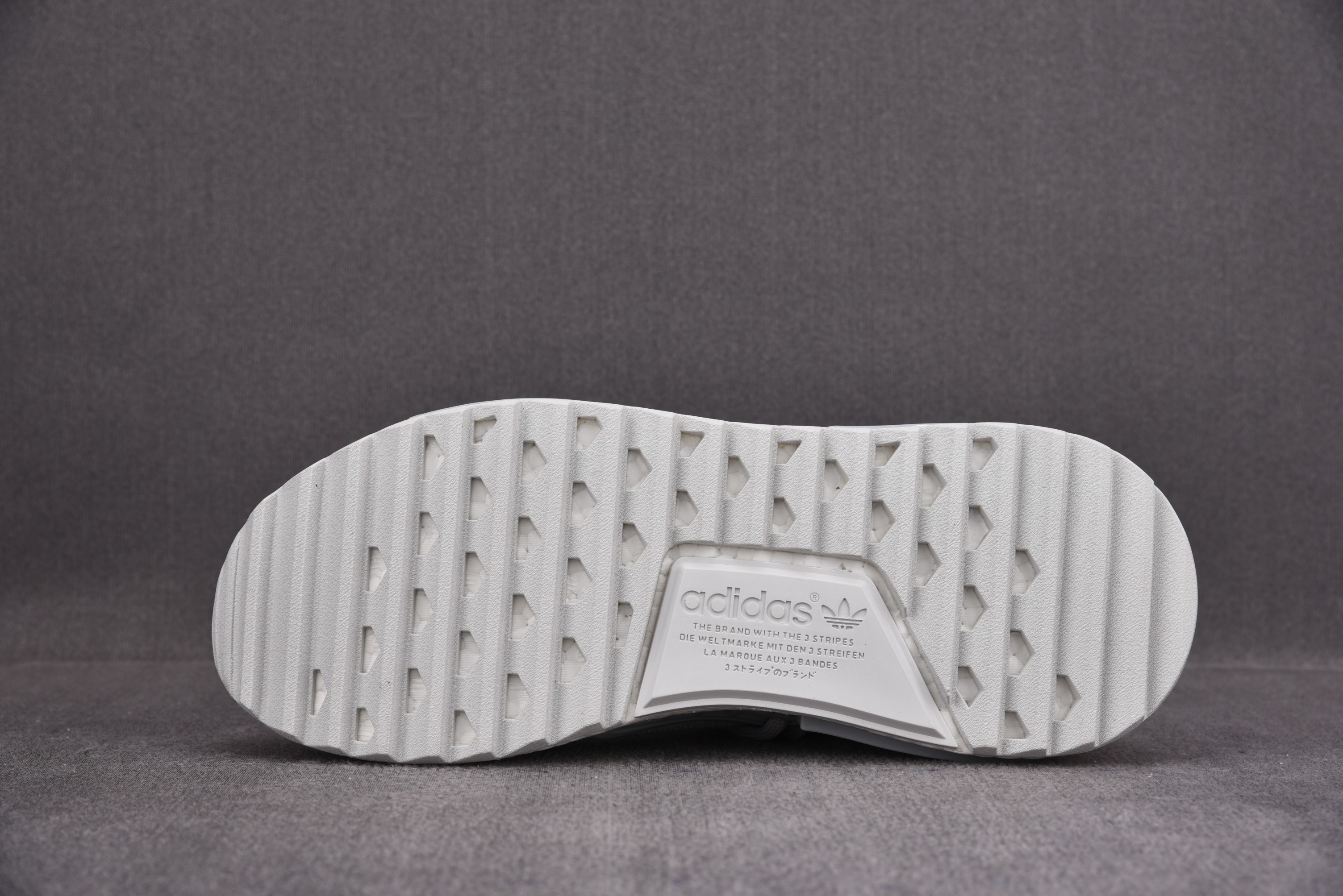 纯原 Pharrell x ad NMD HU 淡蓝 灰 AC7358 尺寸：40 40.5 41 42 42.5 43