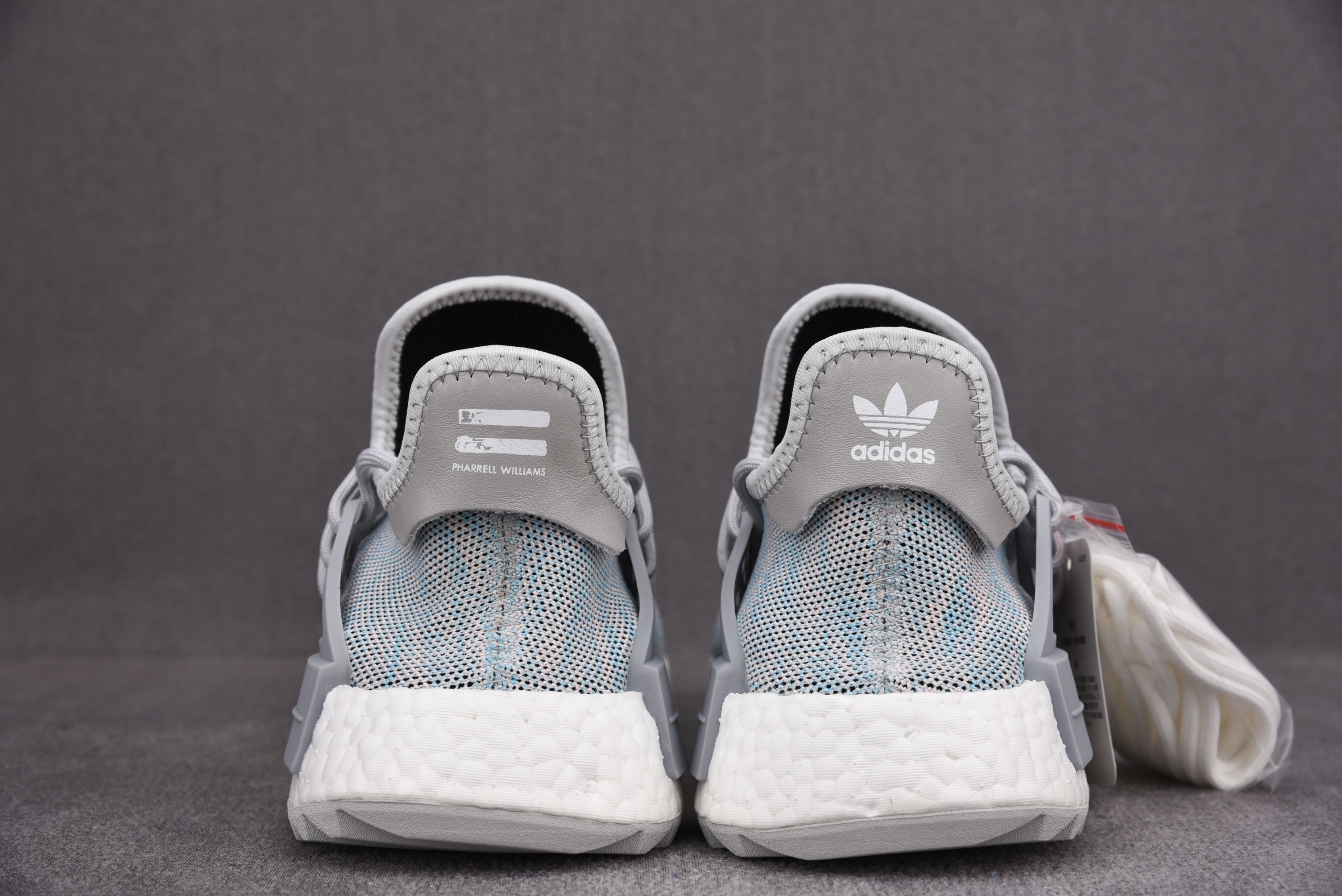 纯原 Pharrell x ad NMD HU 淡蓝 灰 AC7358 尺寸：40 40.5 41 42 42.5 43
