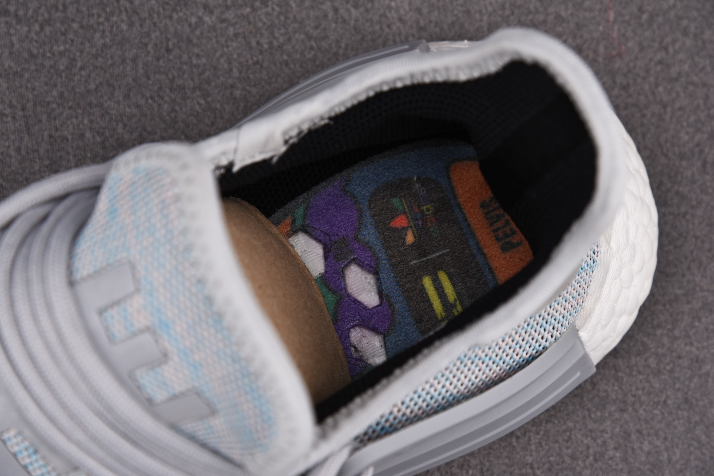 纯原 Pharrell x ad NMD HU 淡蓝 灰 AC7358 尺寸：40 40.5 41 42 42.5 43