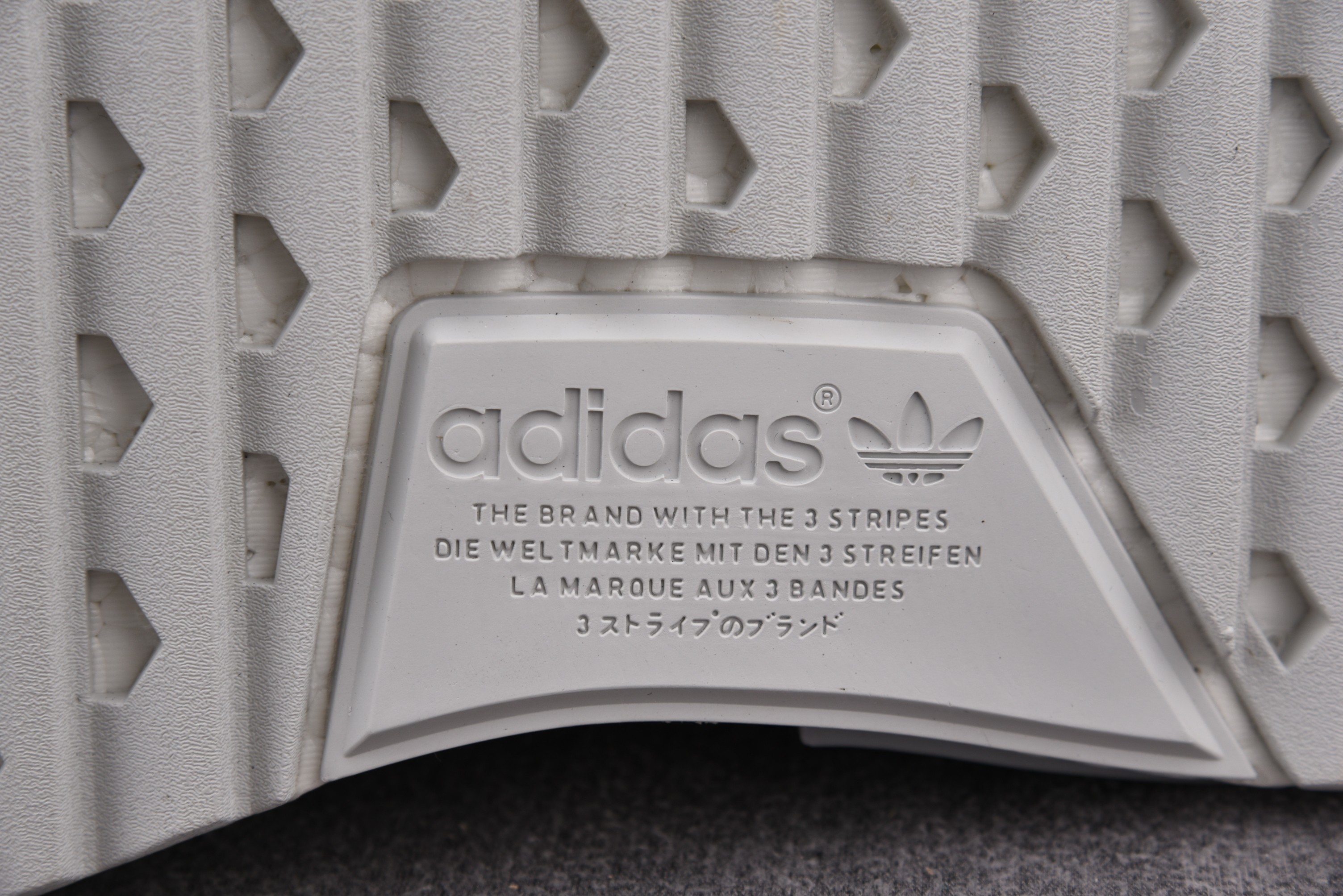纯原 Pharrell x ad NMD HU 淡蓝 灰 AC7358 尺寸：40 40.5 41 42 42.5 43