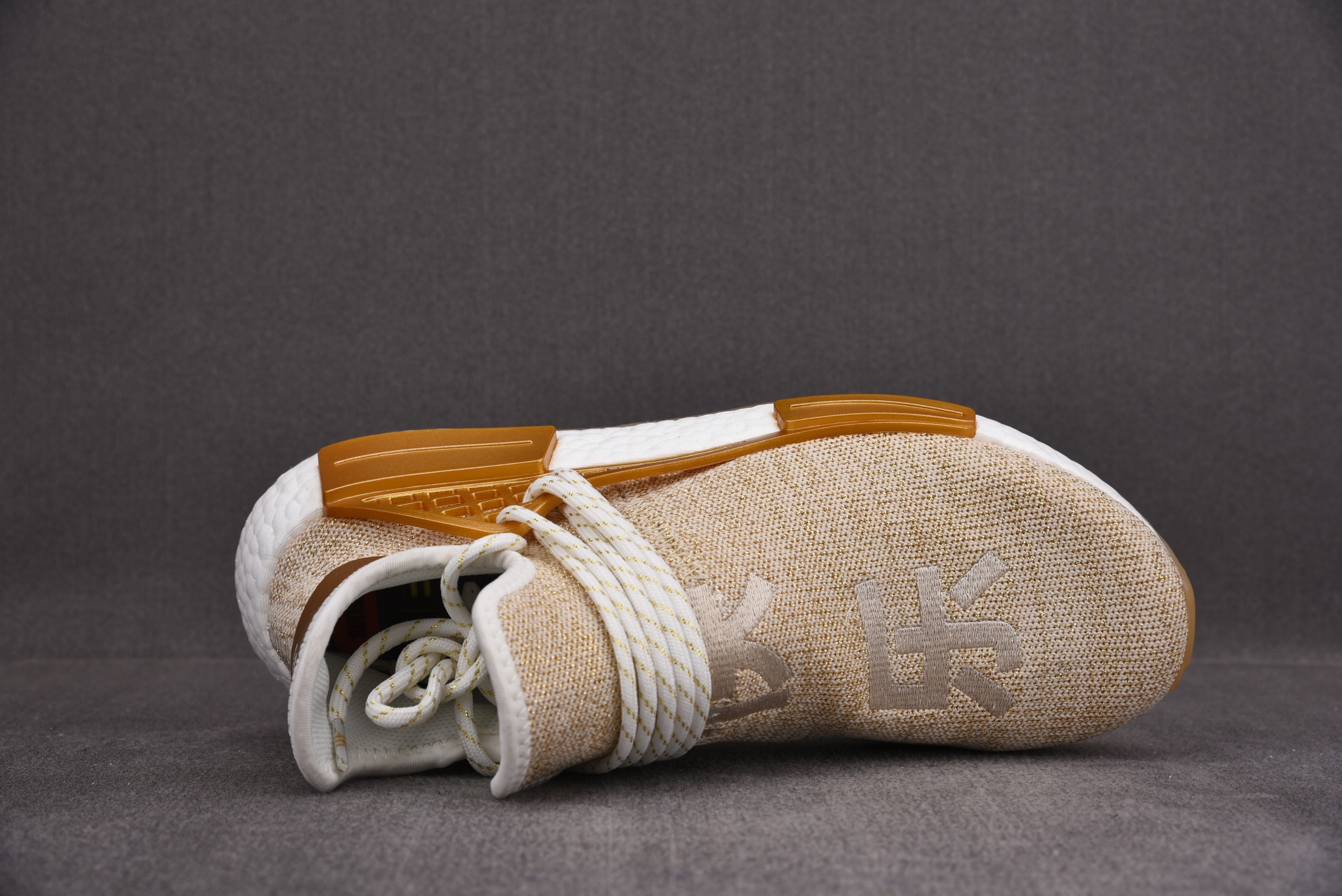 纯原 Pharrell x ad NMD Hu 菲董联名 金黄 F99762 尺寸:40 40.5 41 42 42.5 纯原 Pharrell x ad NMD Hu 菲董联名 金黄 F99762 尺寸:40 40.5 41 42 42.5