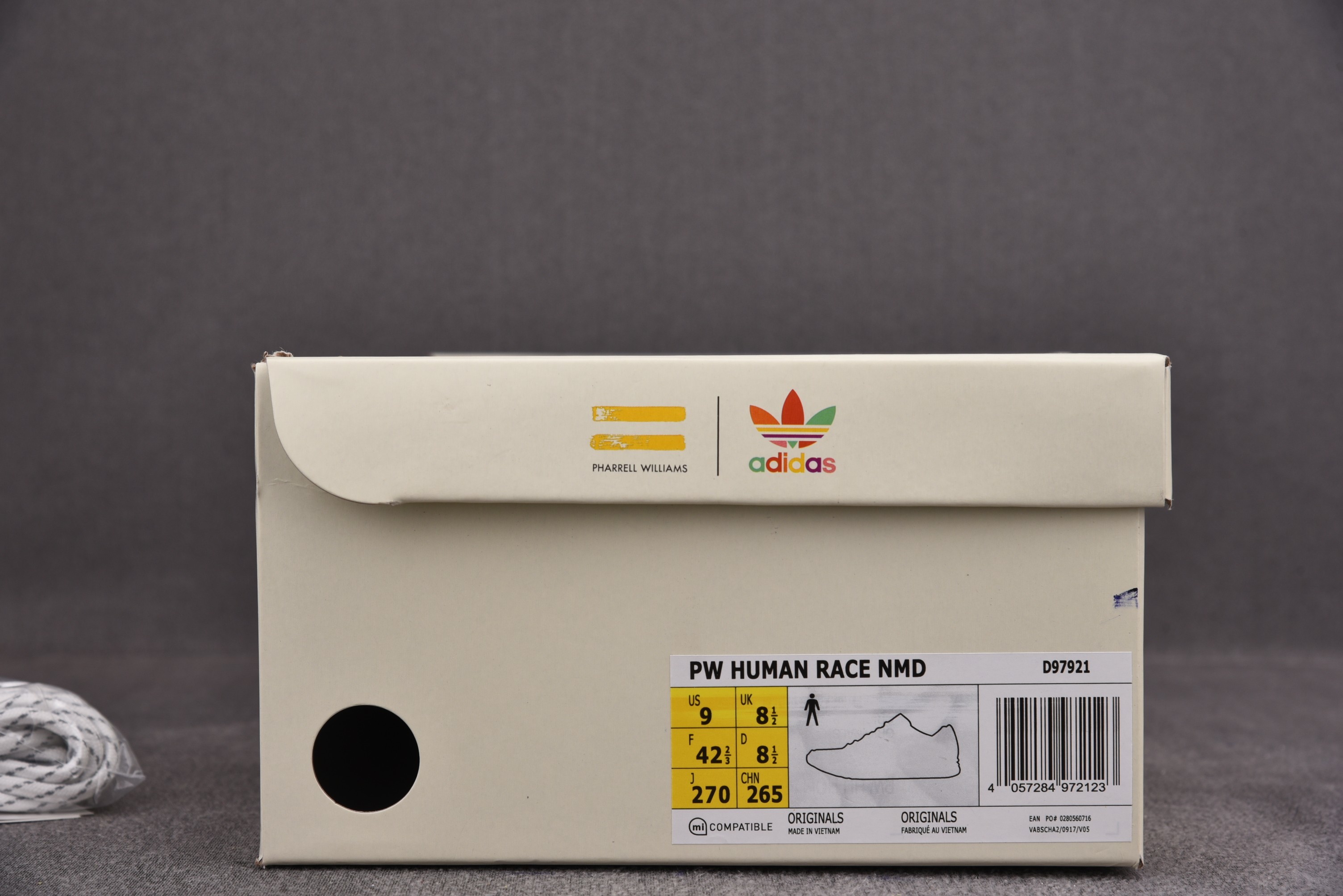 纯原 Pharrell x ad NMD Hu 黑白黑 D97921 尺寸：40 40.5 41 42 42.5 43 