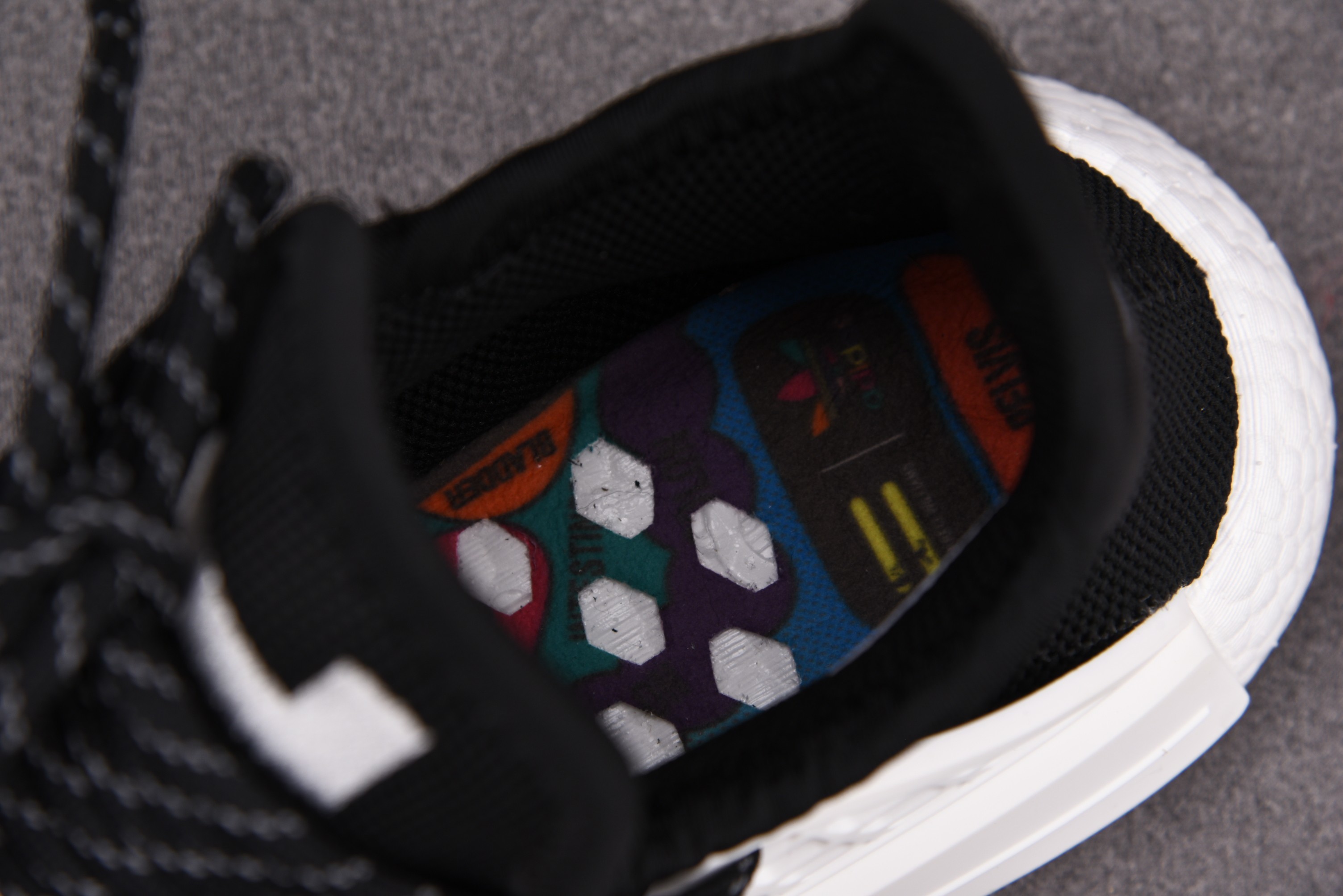 纯原 Pharrell x ad NMD Hu 黑白黑 D97921 尺寸：40 40.5 41 42 42.5 43 