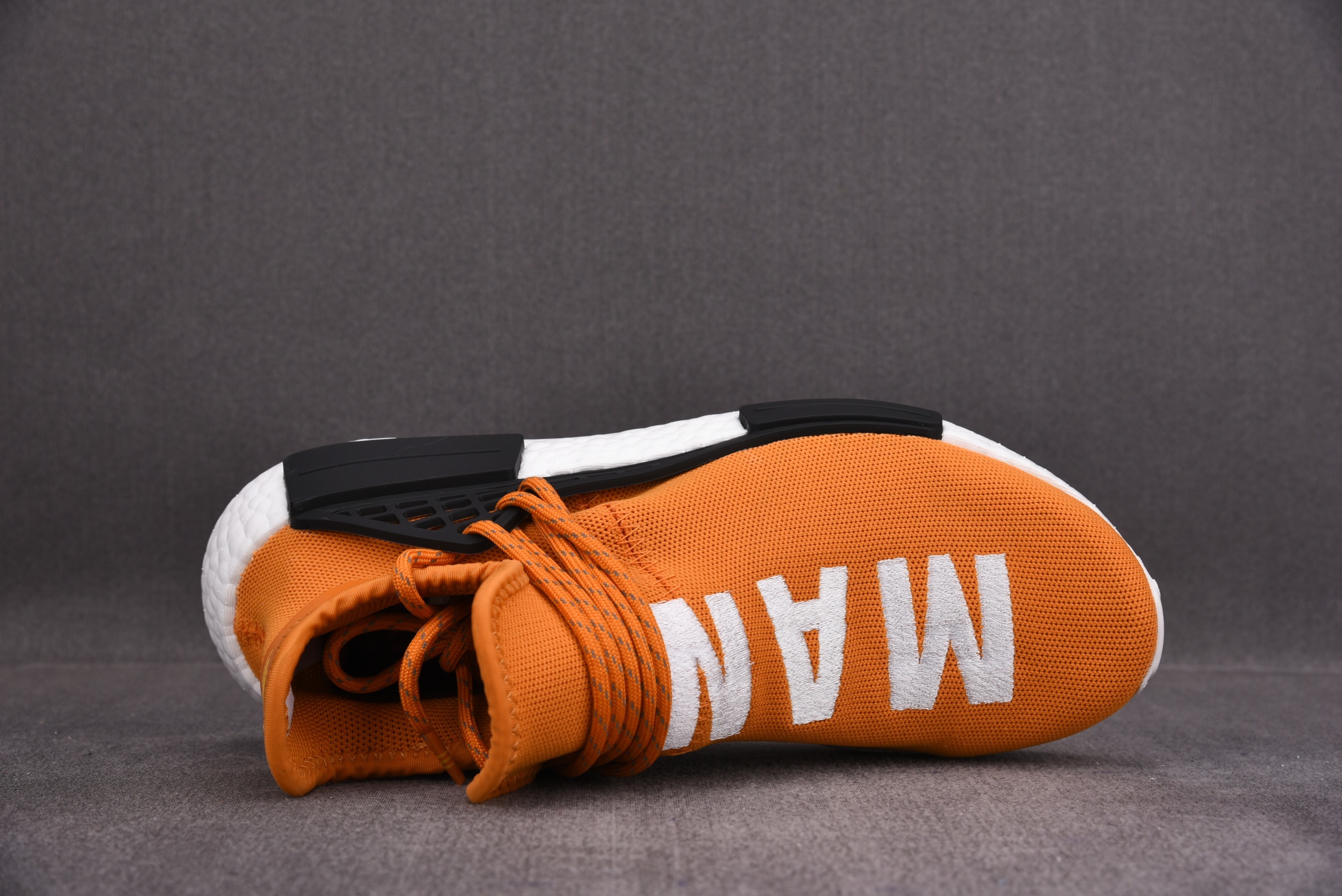 纯原 Pharrell x ad NMD Human Race Hue Man 橘红 BB3070 尺寸：40 40.5