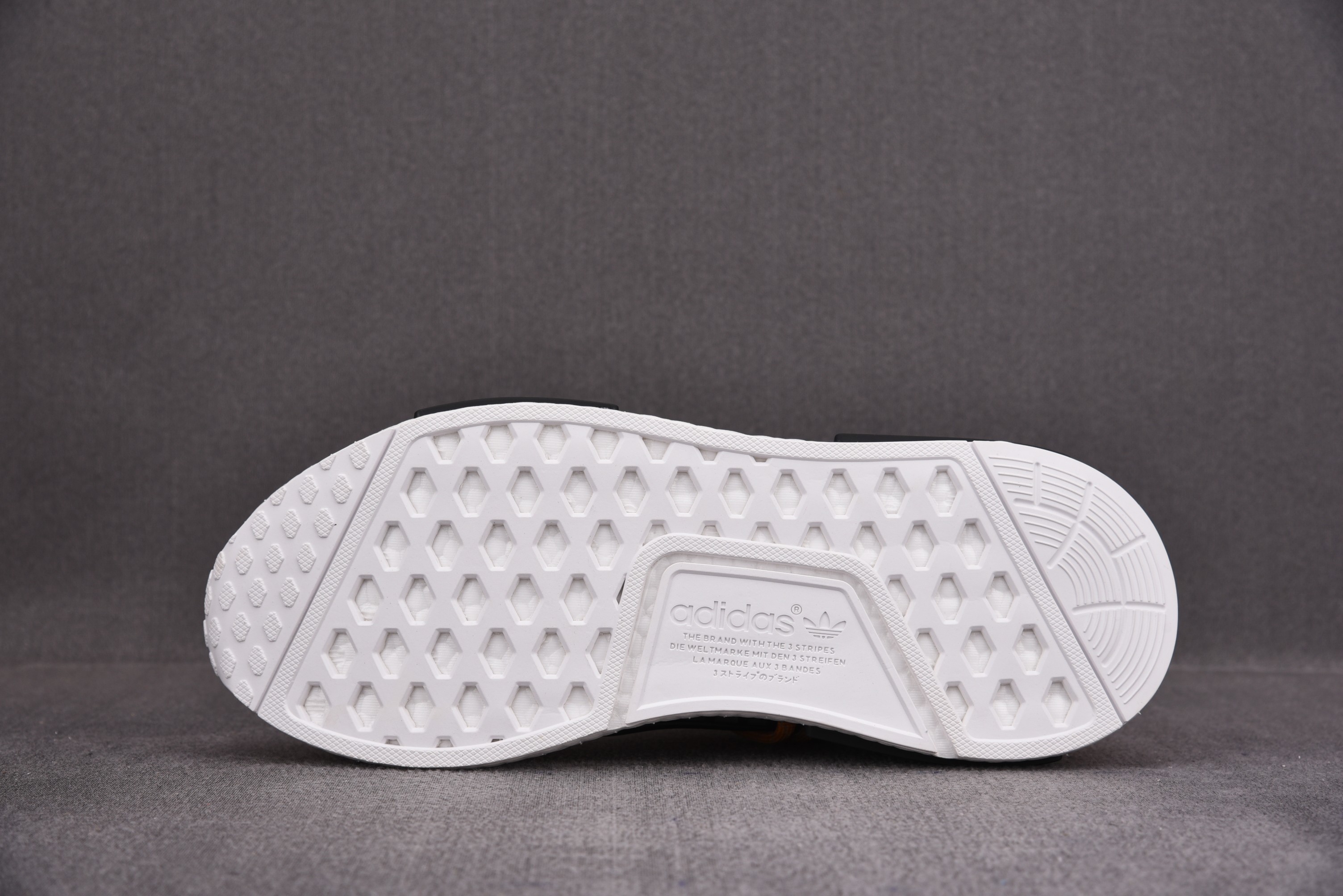 纯原 Pharrell x ad NMD Human Race Hue Man 橘红 BB3070 尺寸：40 40.5