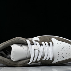 Air Jordan 1 Low AJ1 乔1白灰色 低帮复古文化篮球鞋 -046 码数35.5 36 36.5 37. Air Jordan 1 Low AJ1 乔1白灰色 低帮复古文化篮球鞋 -046 码数35.5 36 36.5 37.
