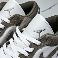 Air Jordan 1 Low AJ1 乔1白灰色 低帮复古文化篮球鞋 -046 码数35.5 36 36.5 37. Air Jordan 1 Low AJ1 乔1白灰色 低帮复古文化篮球鞋 -046 码数35.5 36 36.5 37.