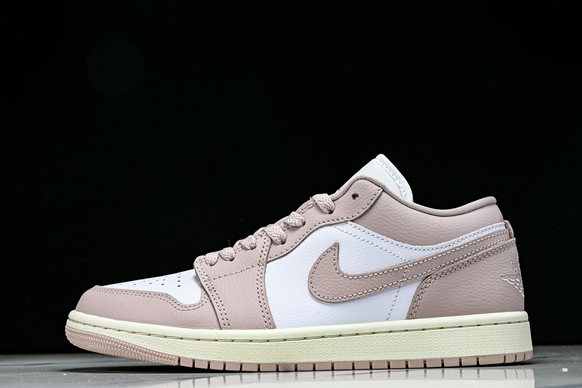 Air Jordan 1 Low AJ1 乔1白粉色 低帮复古文化篮球鞋 DC0774-162 码数 35.5 36 3 Air Jordan 1 Low AJ1 乔1白粉色 低帮复古文化篮球鞋 DC0774-162 码数 35.5 36 3