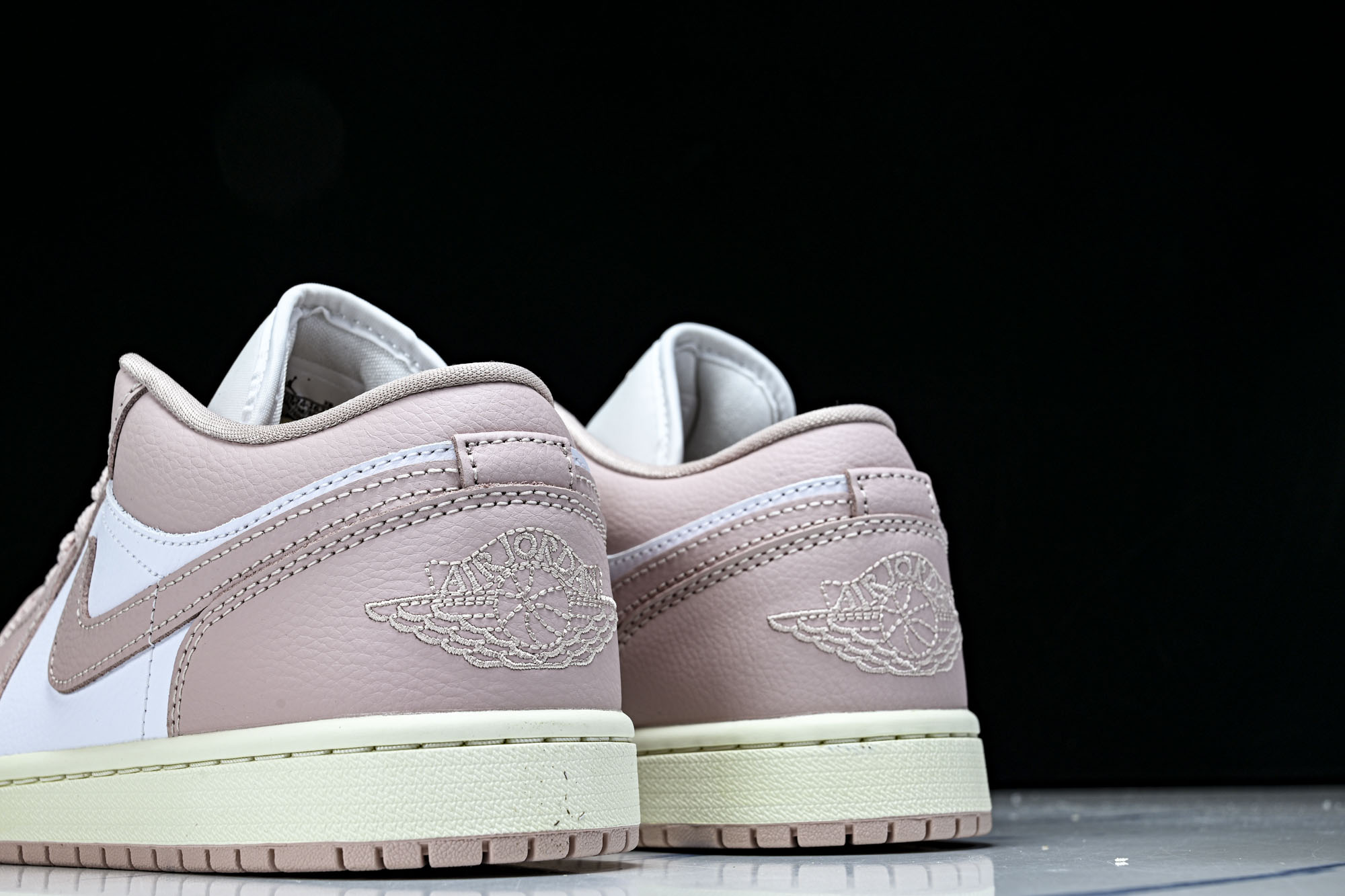 Air Jordan 1 Low AJ1 乔1白粉色 低帮复古文化篮球鞋 DC0774-162 码数 35.5 36 3 Air Jordan 1 Low AJ1 乔1白粉色 低帮复古文化篮球鞋 DC0774-162 码数 35.5 36 3