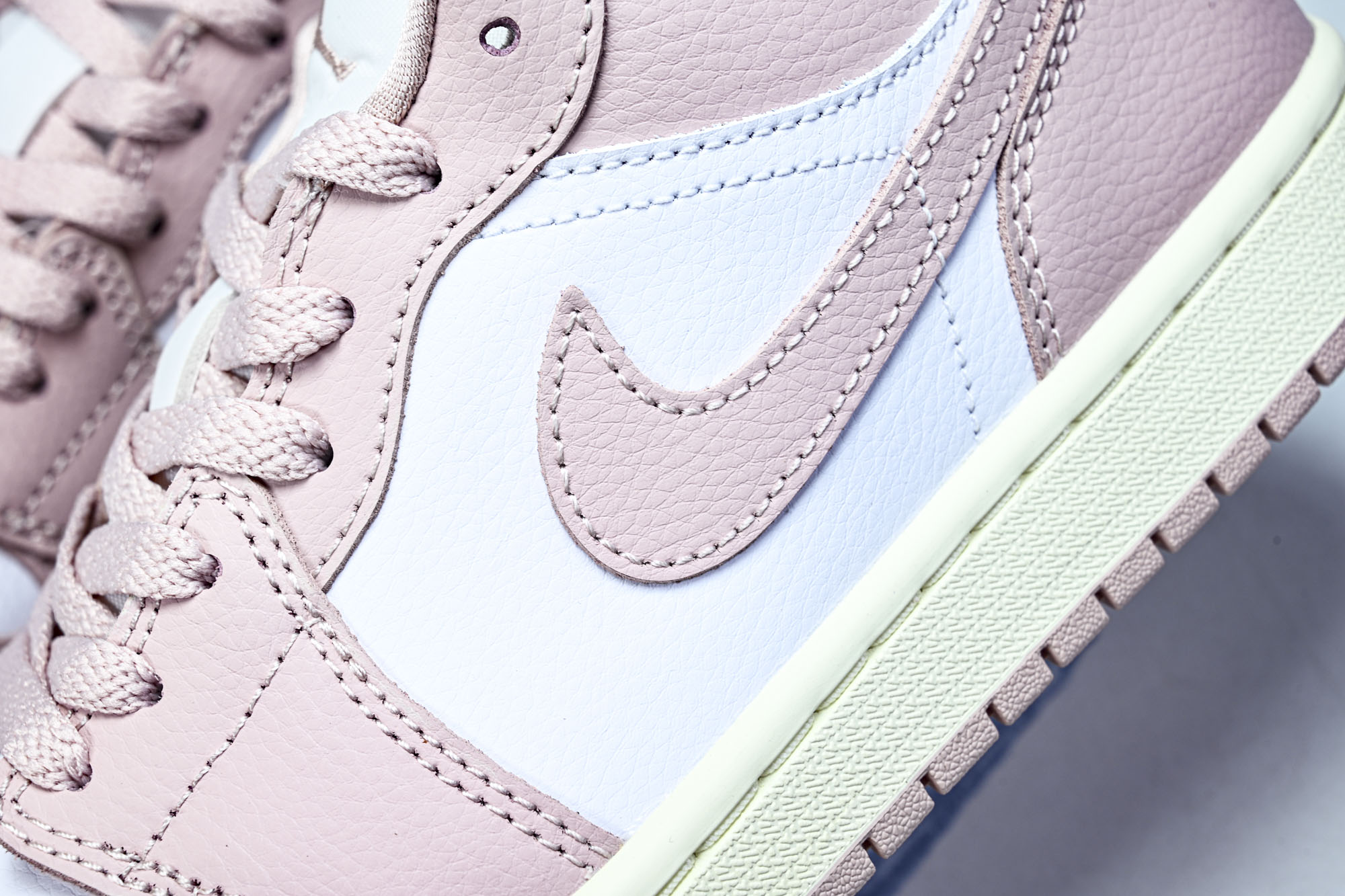 Air Jordan 1 Low AJ1 乔1白粉色 低帮复古文化篮球鞋 DC0774-162 码数 35.5 36 3 Air Jordan 1 Low AJ1 乔1白粉色 低帮复古文化篮球鞋 DC0774-162 码数 35.5 36 3
