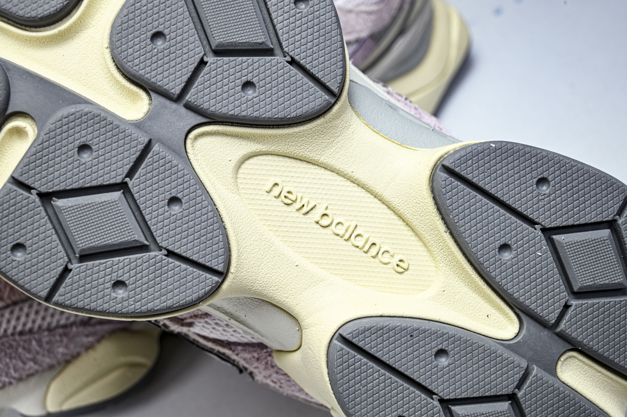 New Balance NB9060 复古休闲运动慢跑鞋U906OHSP尺码 36 37 37.5 38 38.5 39 New Balance NB9060 复古休闲运动慢跑鞋U906OHSP尺码 36 37 37.5 38 38.5 39