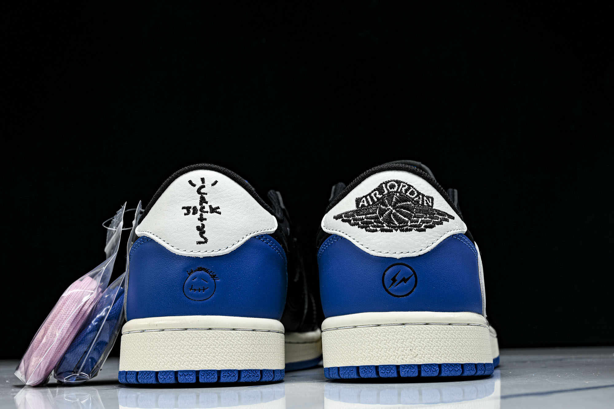 Travis Scott x Air Jordan 1 AJ1 乔1倒勾 低帮篮球鞋DM7866-014 尺寸 36 3 Travis Scott x Air Jordan 1 AJ1 乔1倒勾 低帮篮球鞋DM7866-014 尺寸 36 3