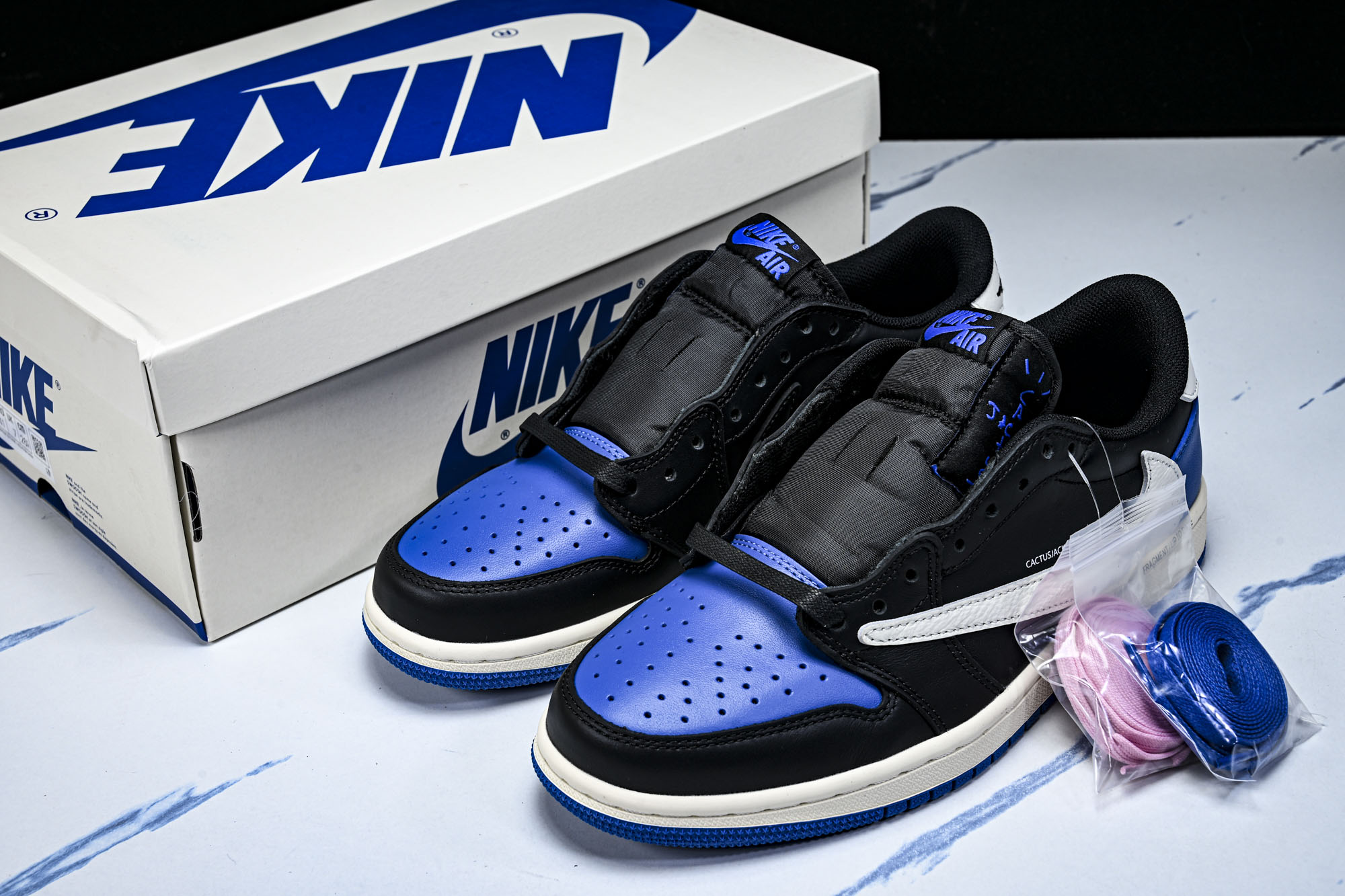 Travis Scott x Air Jordan 1 AJ1 乔1倒勾 低帮篮球鞋DM7866-014 尺寸 36 3 Travis Scott x Air Jordan 1 AJ1 乔1倒勾 低帮篮球鞋DM7866-014 尺寸 36 3