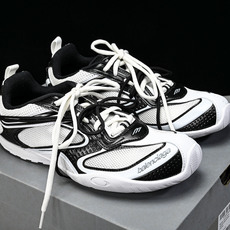 Balenciaga Radar 黑白 WSTE0 9010 尺寸 35 36 37 38 39 40 41 42 43 Balenciaga Radar 黑白 WSTE0 9010 尺寸 35 36 37 38 39 40 41 42 43