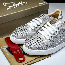 Christian Louboutin 2026新款CL男鞋低帮红底鞋水钻系带运动休闲板鞋 莞产版 本法国品牌Chri Christian Louboutin 2026新款CL男鞋低帮红底鞋水钻系带运动休闲板鞋 莞产版 本法国品牌Chri